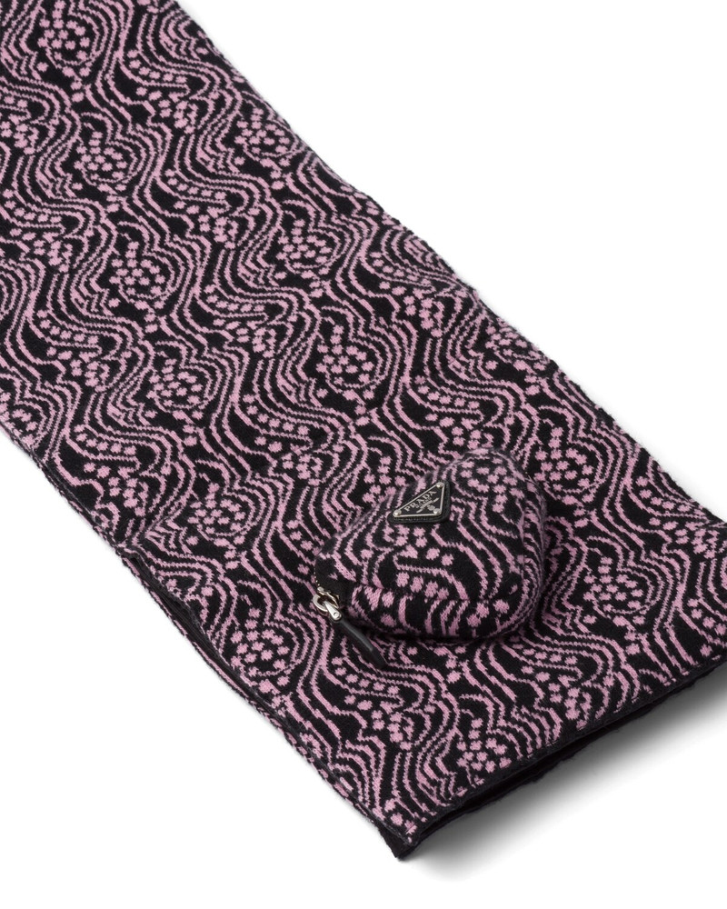 Reversible jacquard and Re-Nylon scarf 3