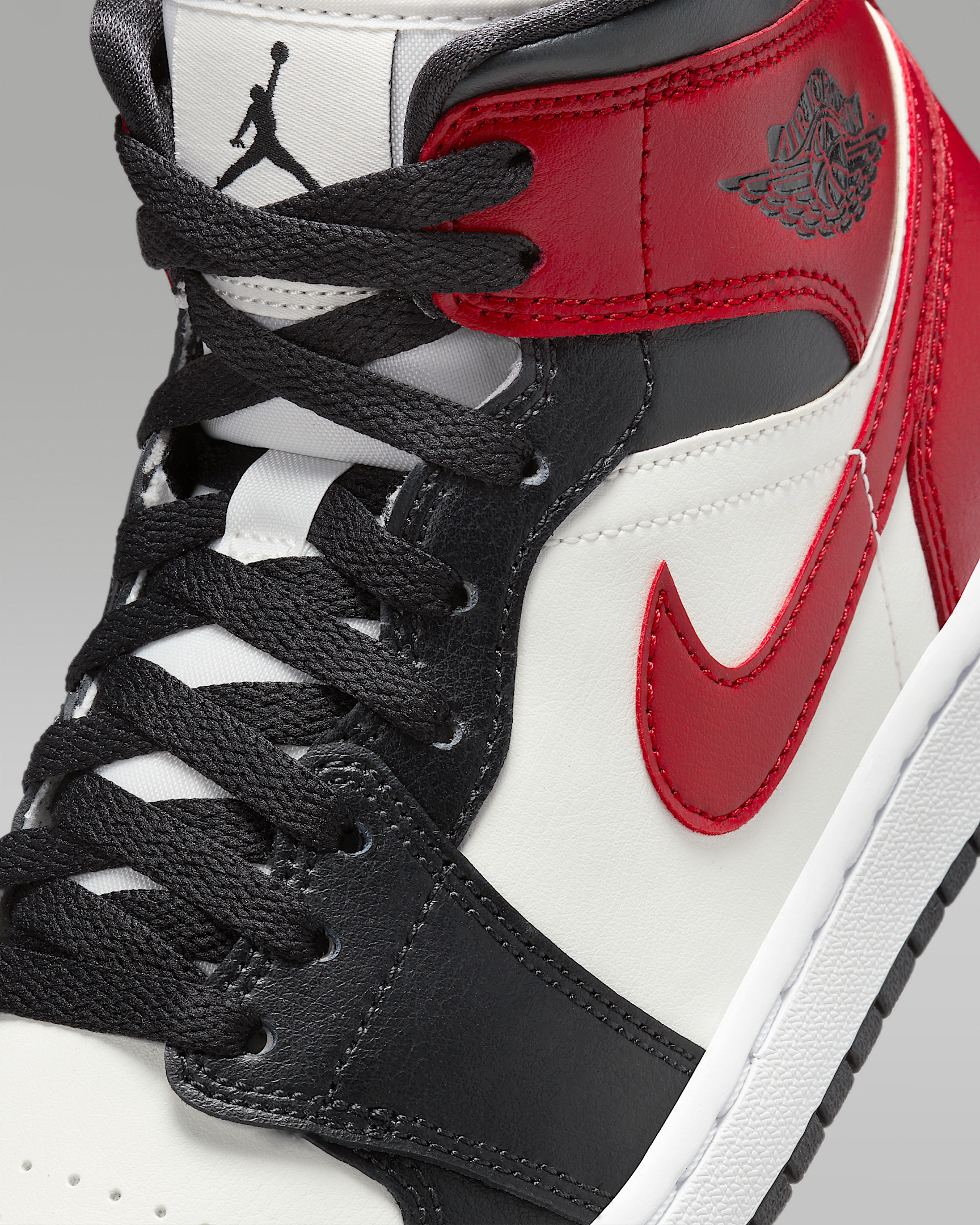 Air Jordan 1 Mid Women's Shoes - 7