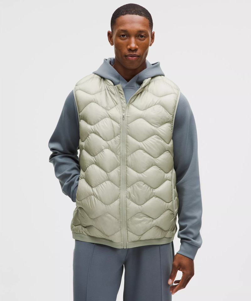Men's Featherweight 900-Down-Fill Quilted Vest 1