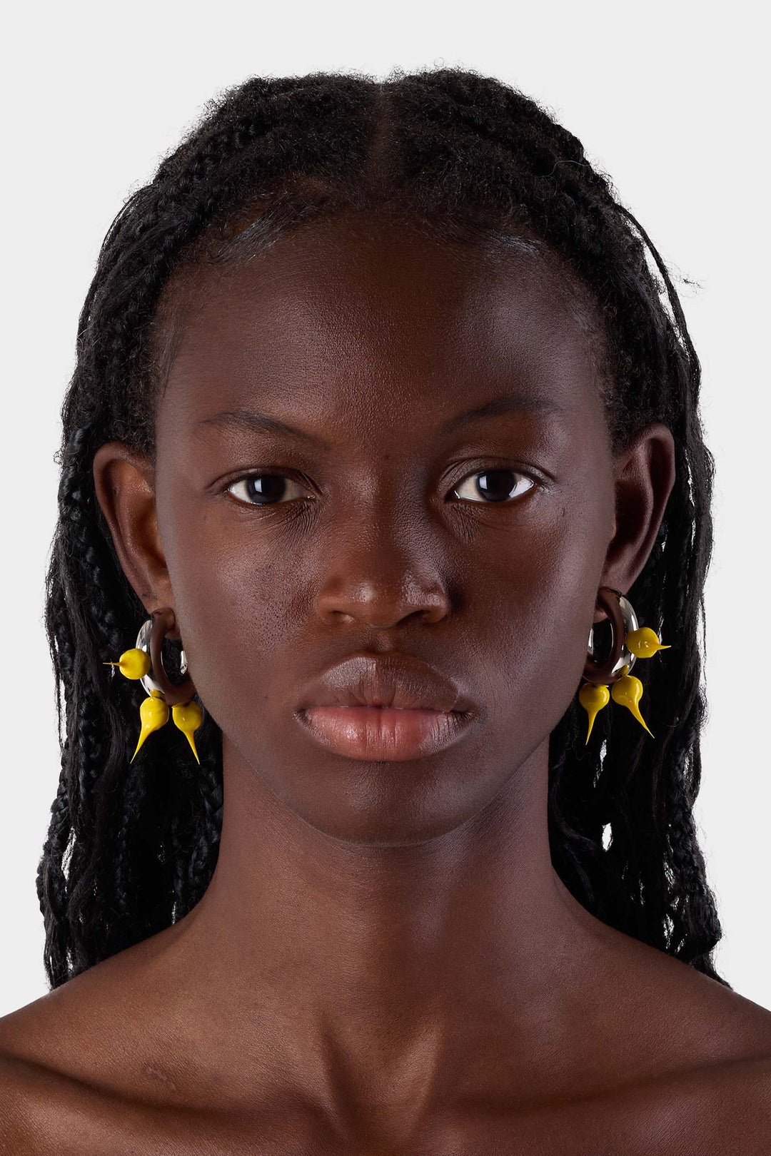 SPIKE RUBBERIZED SMALL HOOP EARRINGS / silver / dark yellow - 3