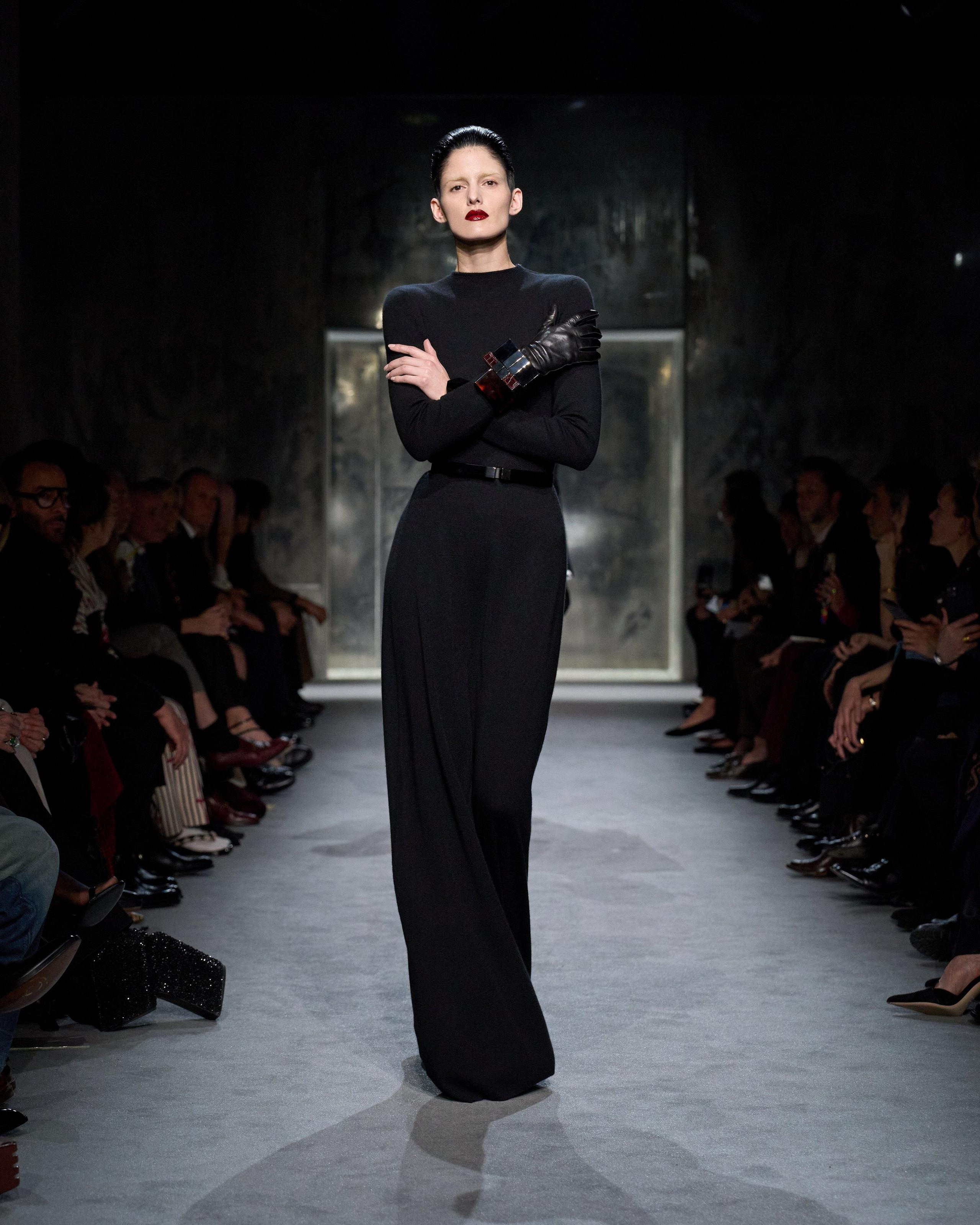 FULL NEEDLE FINE CASHMERE SILK CREWNECK COLUMN DRESS - 5