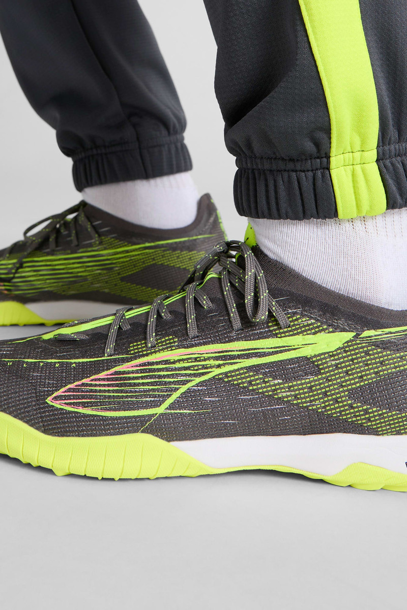 PUMA ULTRA 5 PRO CAGE Men's Soccer Cleats outlook