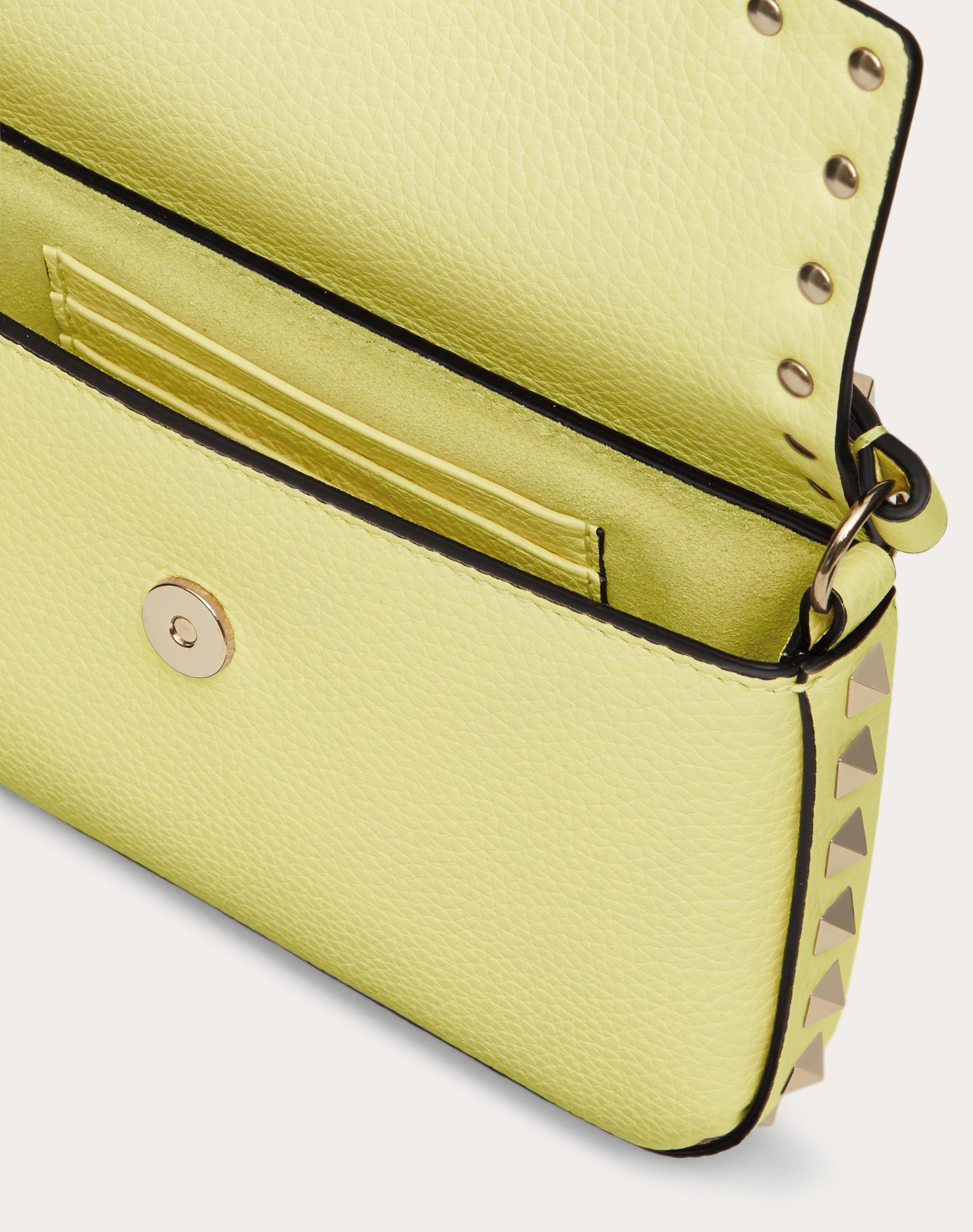 ROCKSTUD GRAINY CALFSKIN POUCH - 4