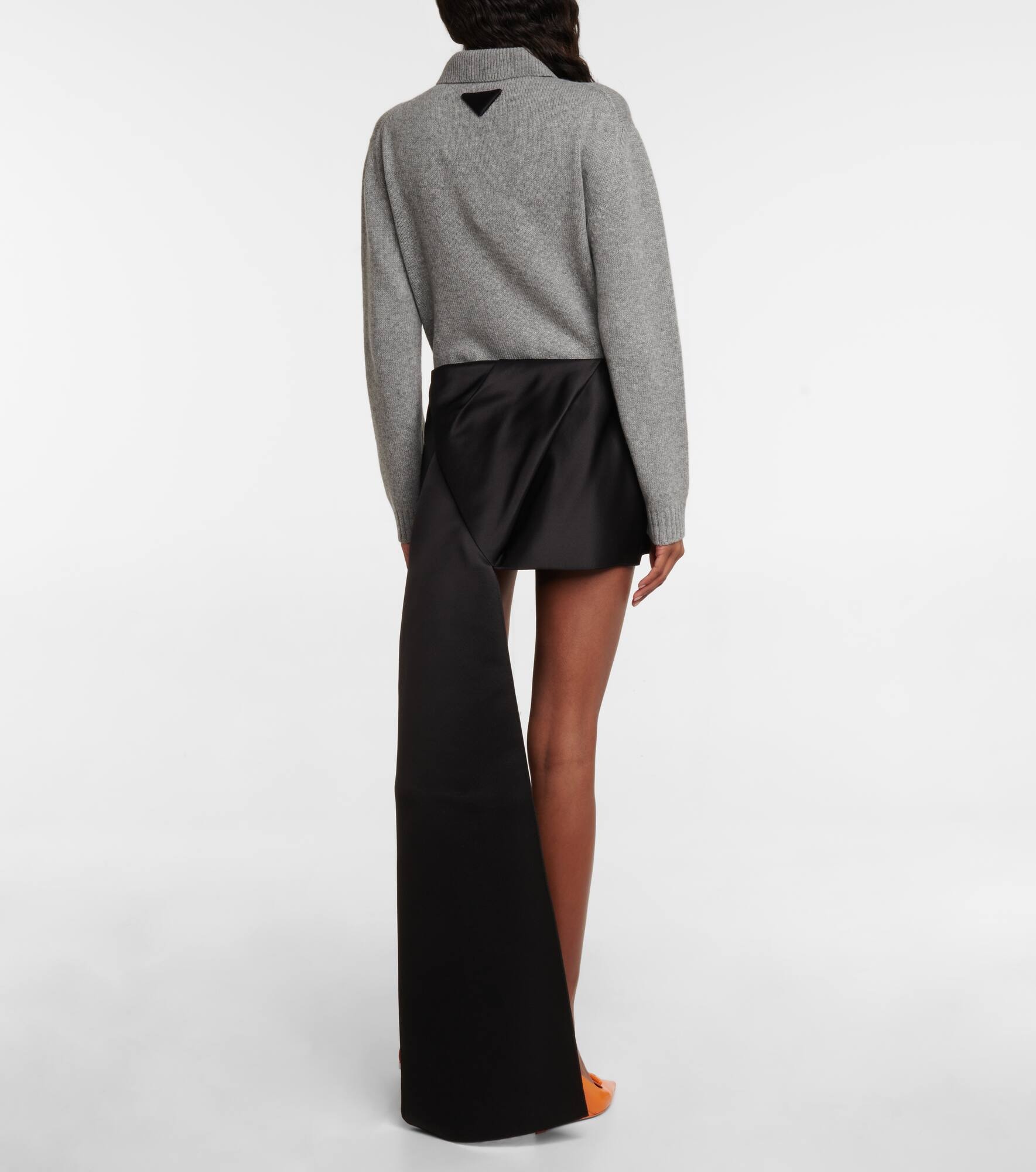 Silk satin miniskirt with train - 3