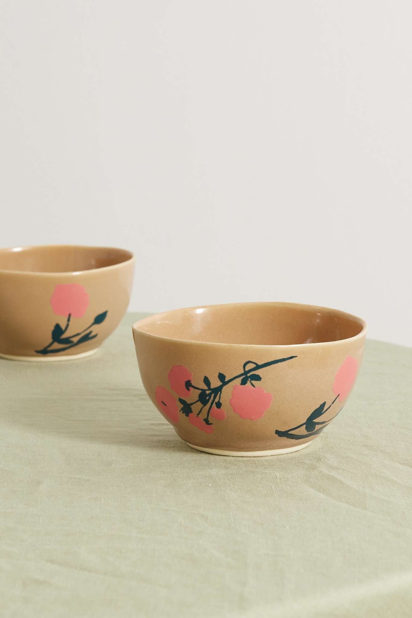 Set of two 29cm ceramic bowls - 3