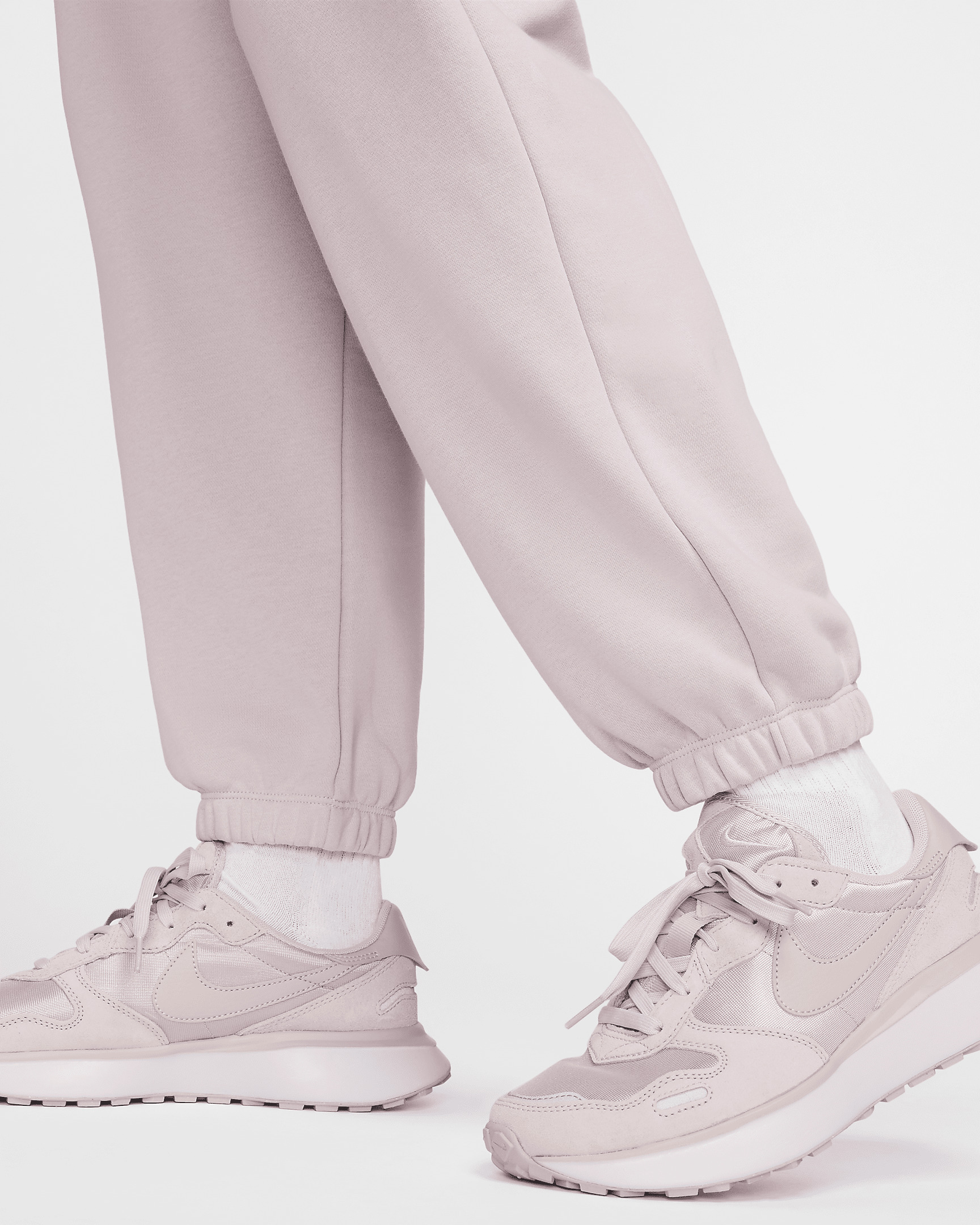 Nike Sportswear Club Fleece Women's Mid-Rise Oversized Sweatpants - 4
