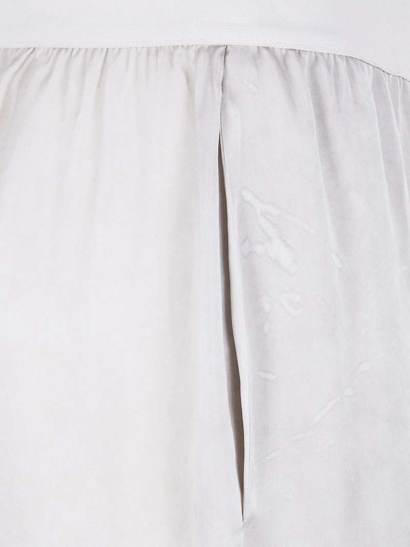 loose-fit trousers 3