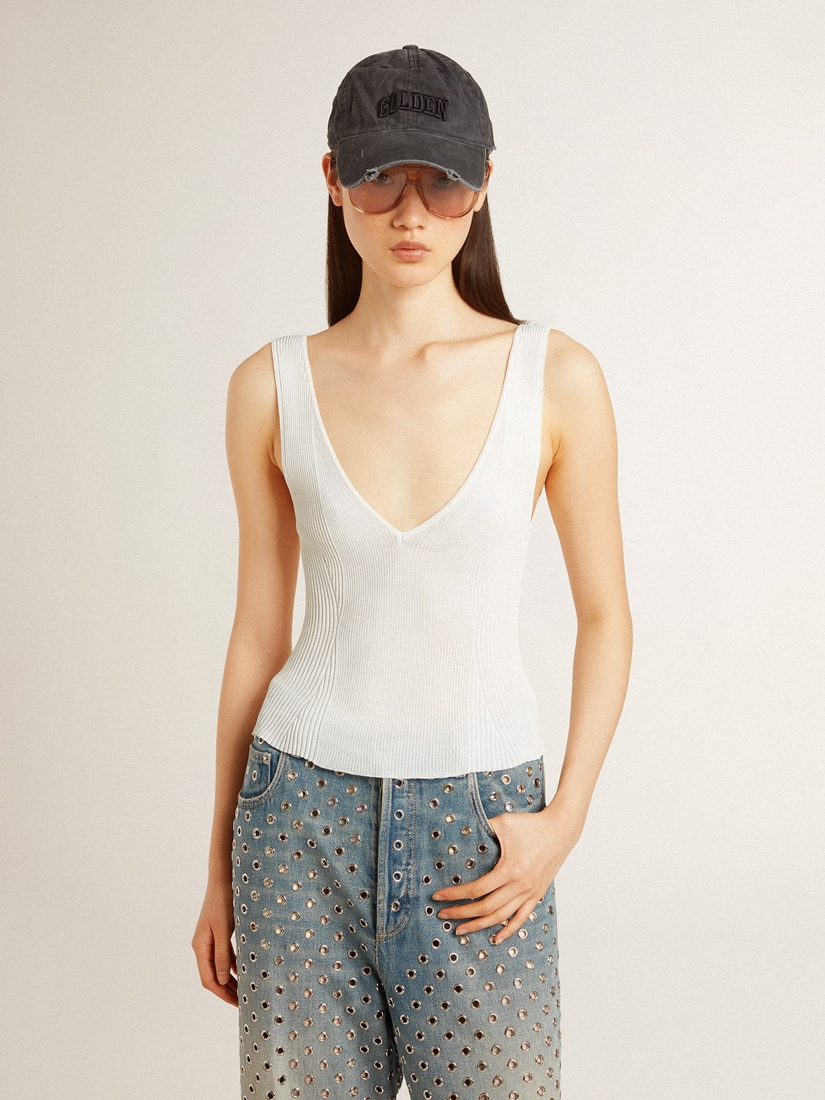 Sleeveless top embroidered with worn-white ribbing - 2