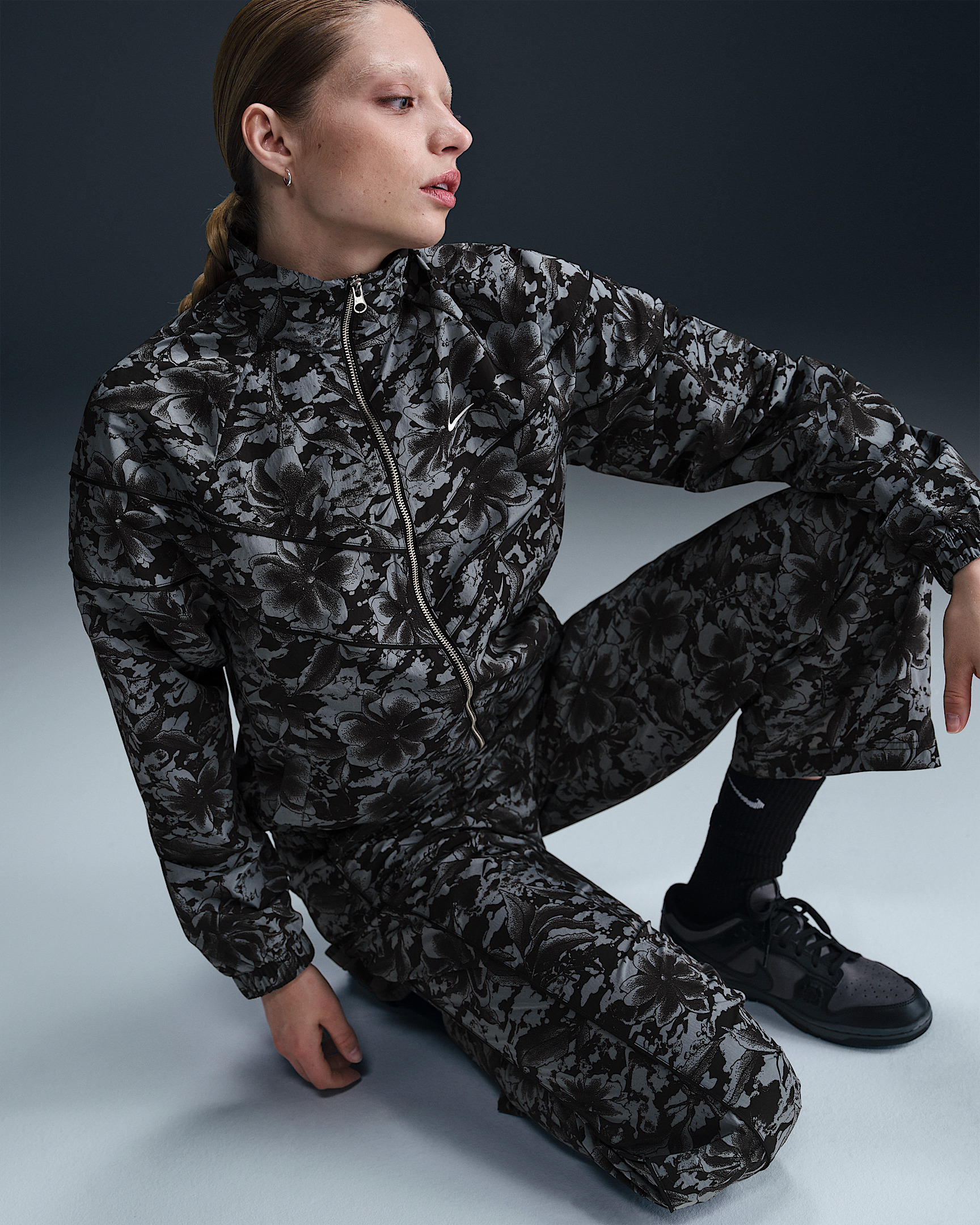 Nike Sportswear Windrunner Women's Loose UV Protection Woven Full-Zip Printed Jacket - 3