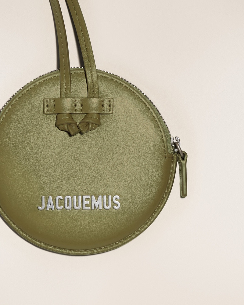 JACQUEMUS Le Pitchou outlook
