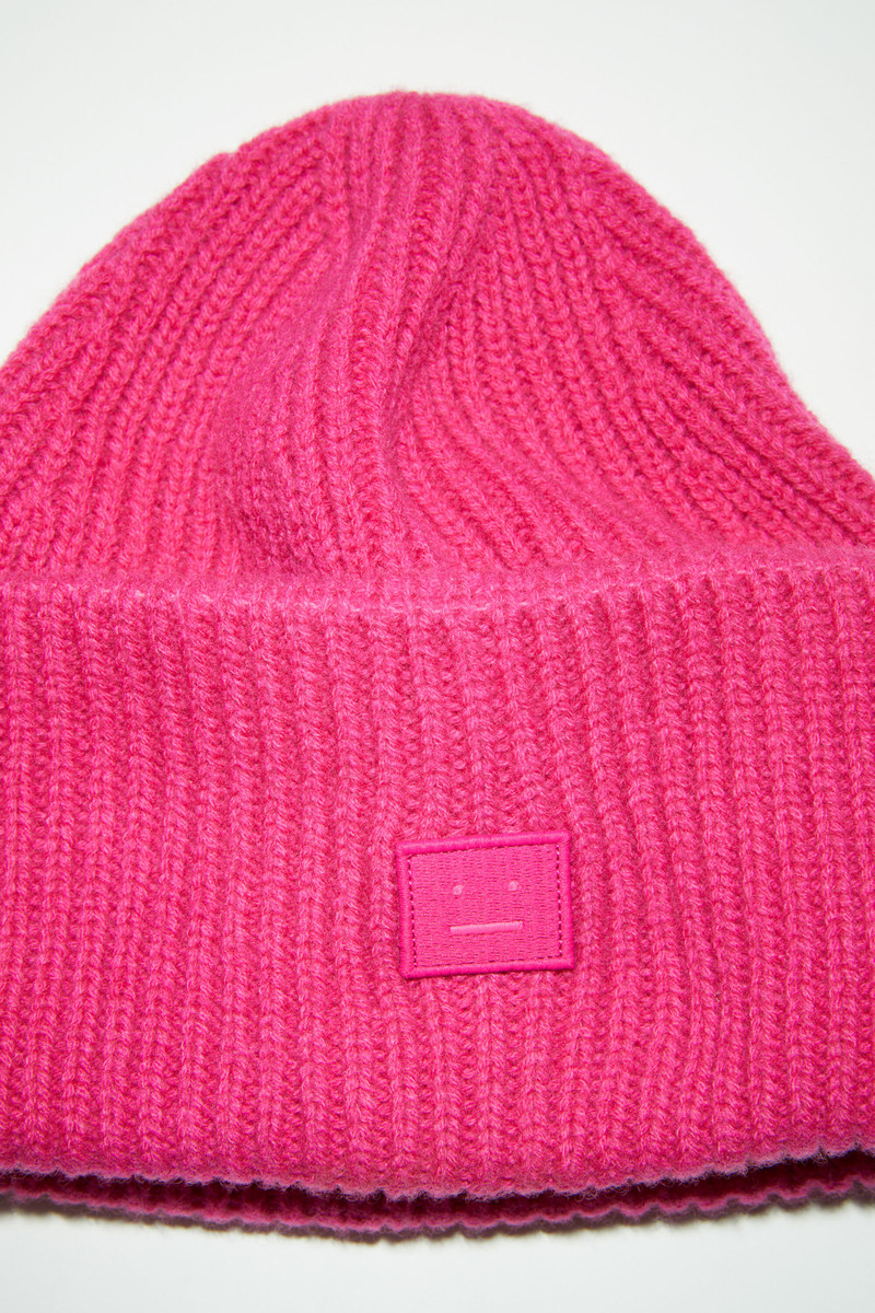 Small face logo beanie - Bright pink 4