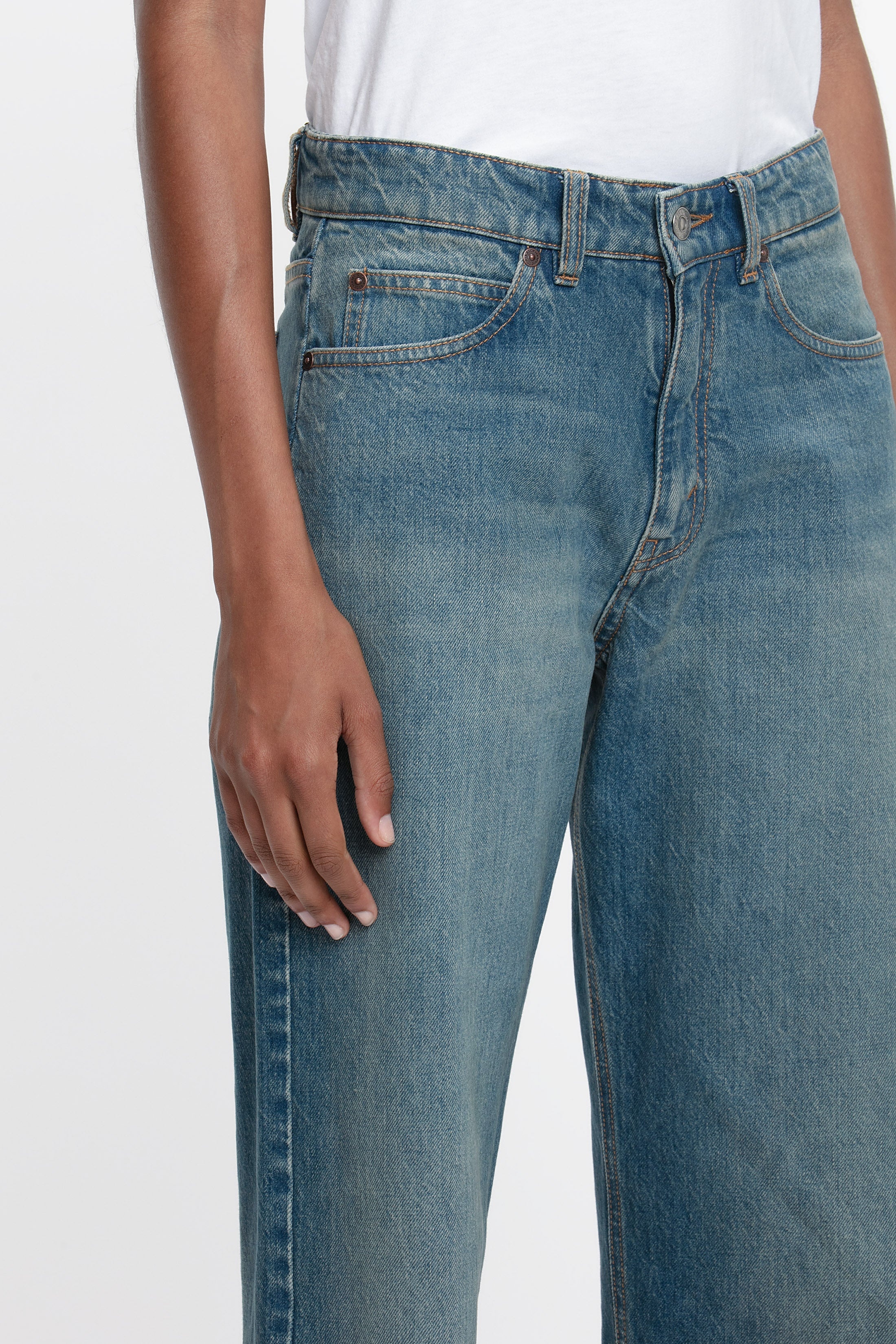Exclusive Bernie Relaxed Jean In Mid Blue - 5