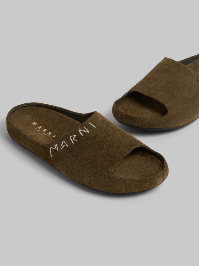 サンダル MARNI Men Sandals SBMR000600 P412200V58 Green Marni GREEN SUEDE FUSSLIDE SANDAL | REVERSIBLE
