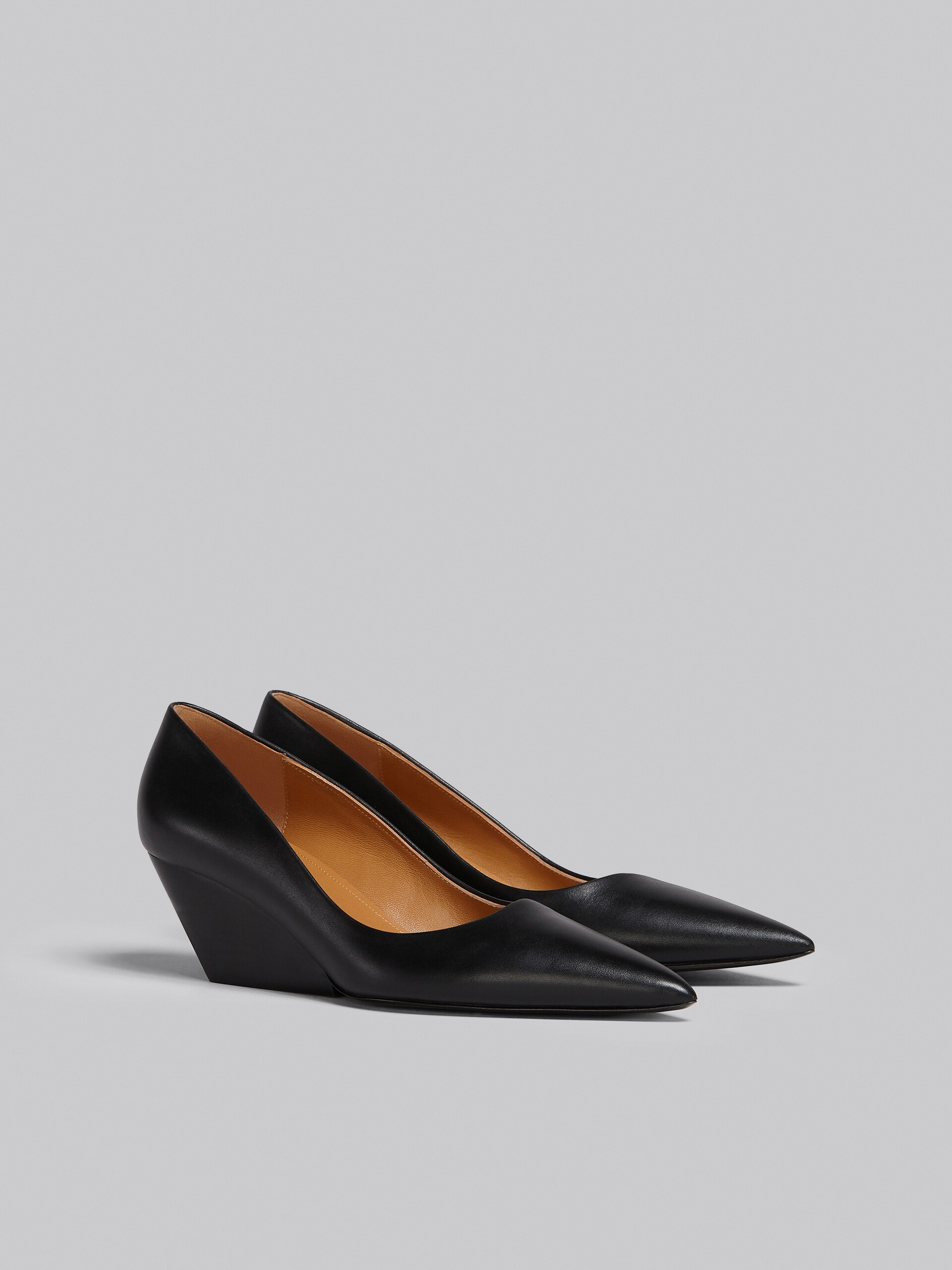 BLACK LEATHER PUMPS - 2