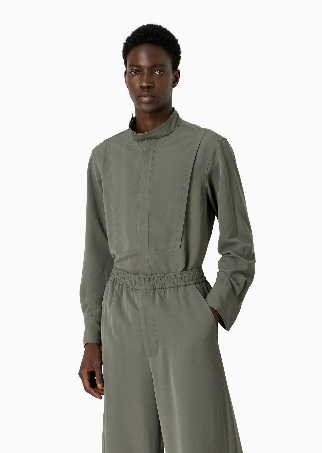 Flowing viscose crêpe shirt with guru collar and strap - 2
