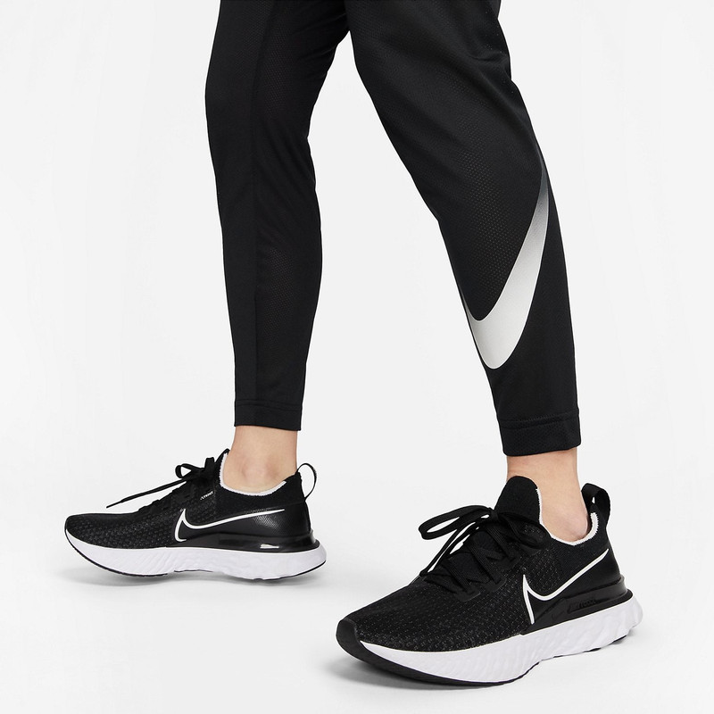 Nike (WMNS) Nike Dri-FIT Swoosh Run 'Black' DX0955-010 outlook