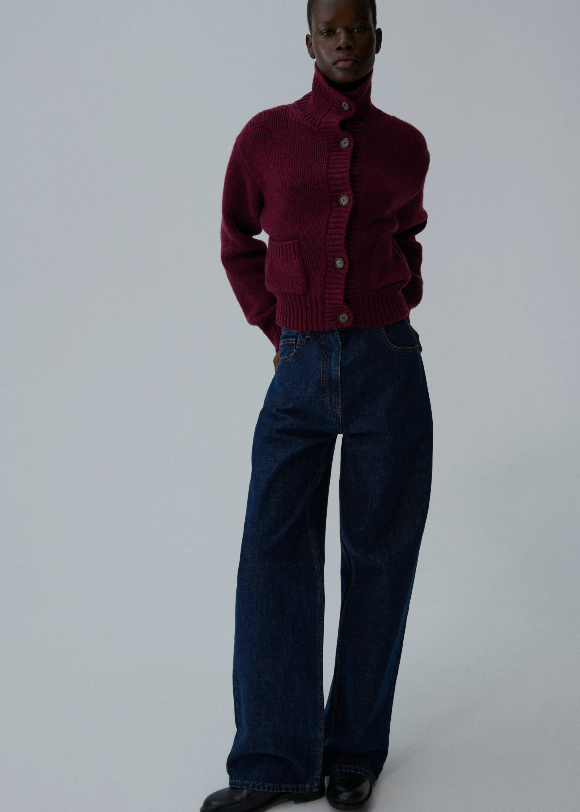 Cashmere high-neck buttoned cardigan in burgundy - 3