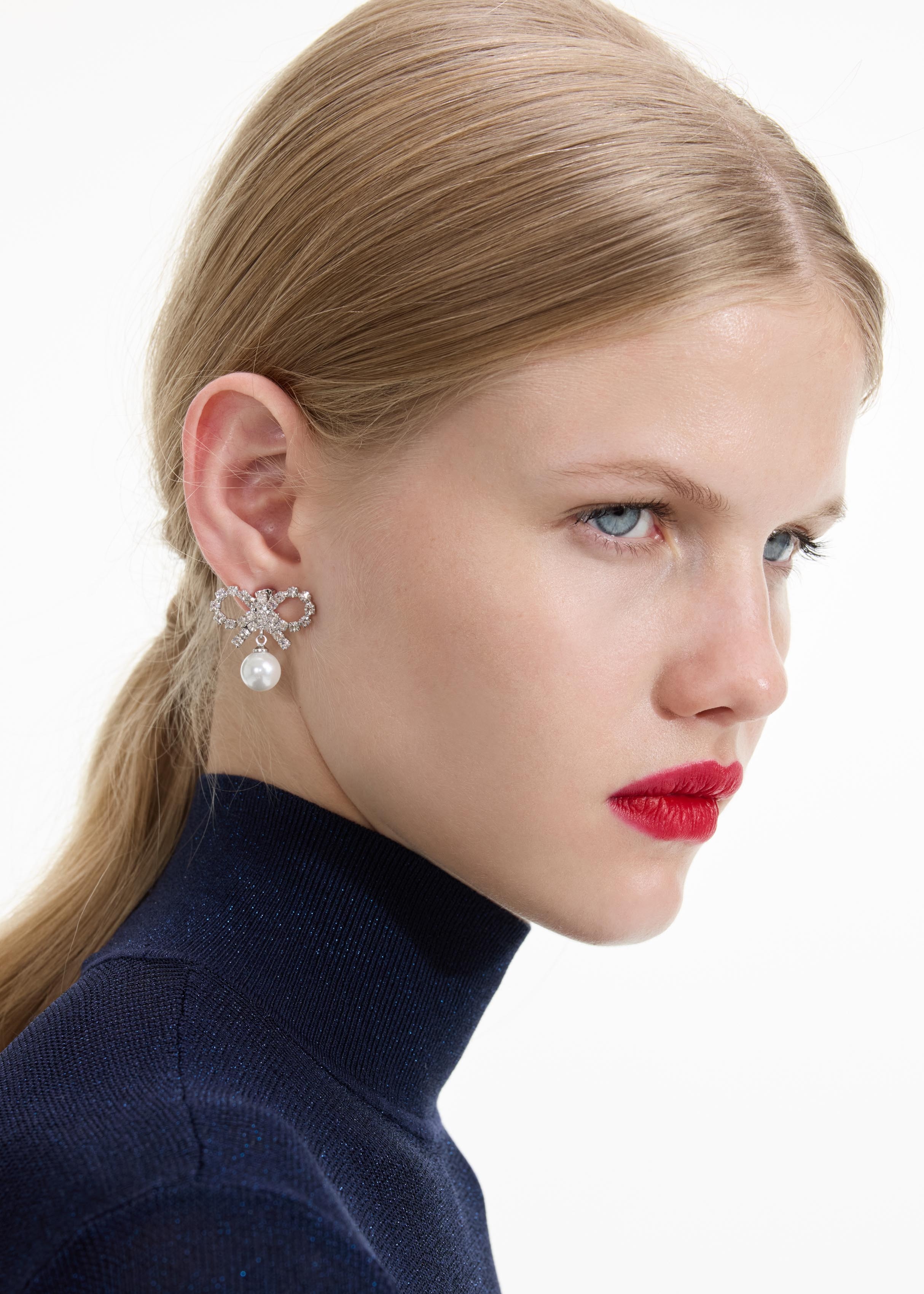 Micro Bow Pearl Earrings - 3
