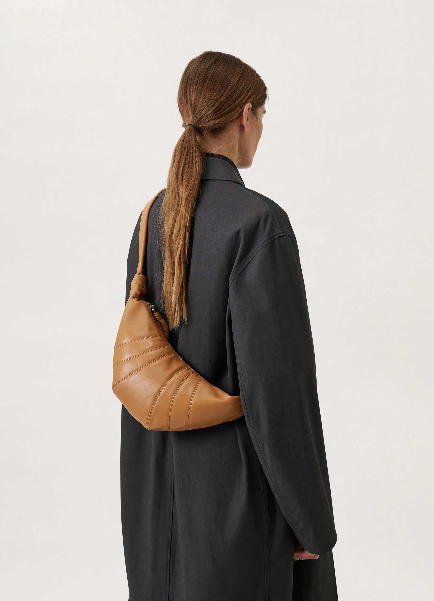 SMALL CROISSANT BAG
SOFT NAPPA LEATHER - 6