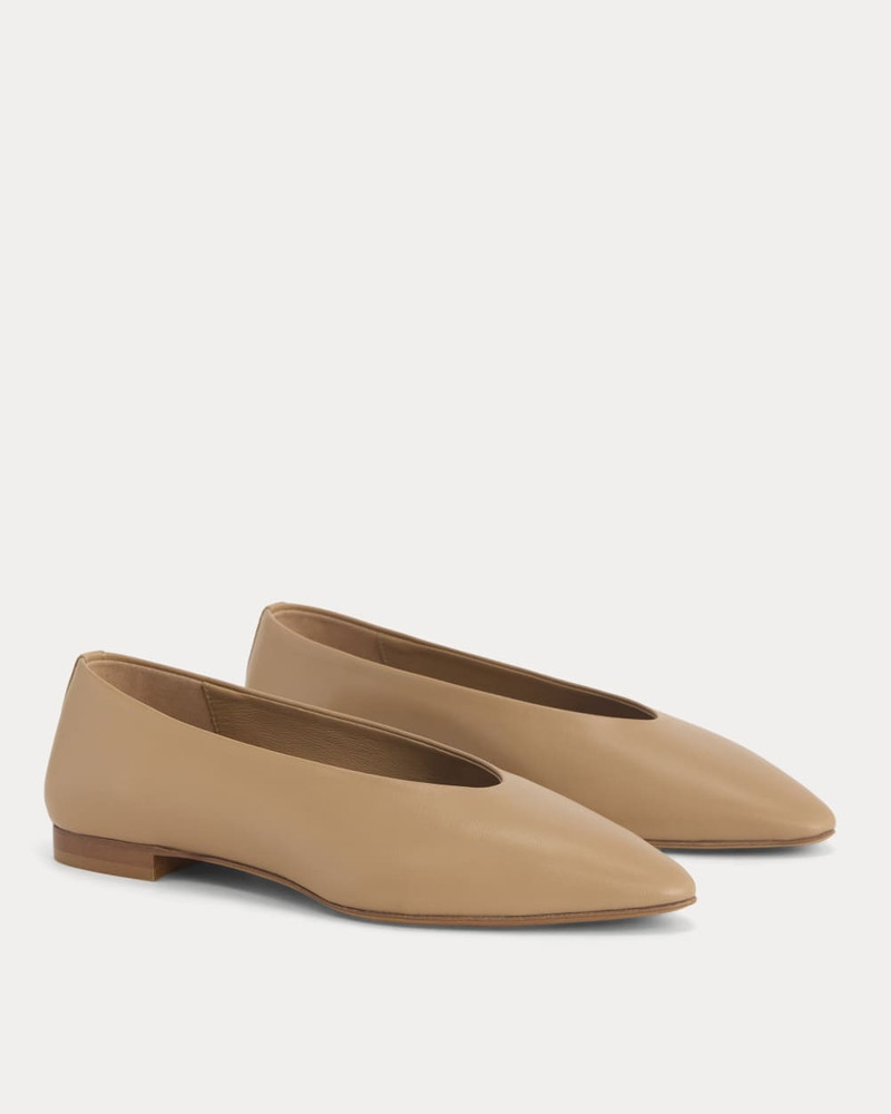 EVERLANE MADE IN ITALY ALMOND-TOE FLAT outlook