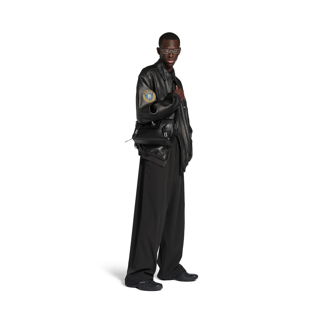 Men's Bel Air Zipped Messenger Bag Small  in Black - 6