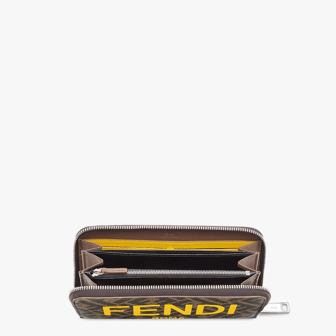 Rectangular continental wallet closed by zip on three sides. Organized into three gusseted compartme 3