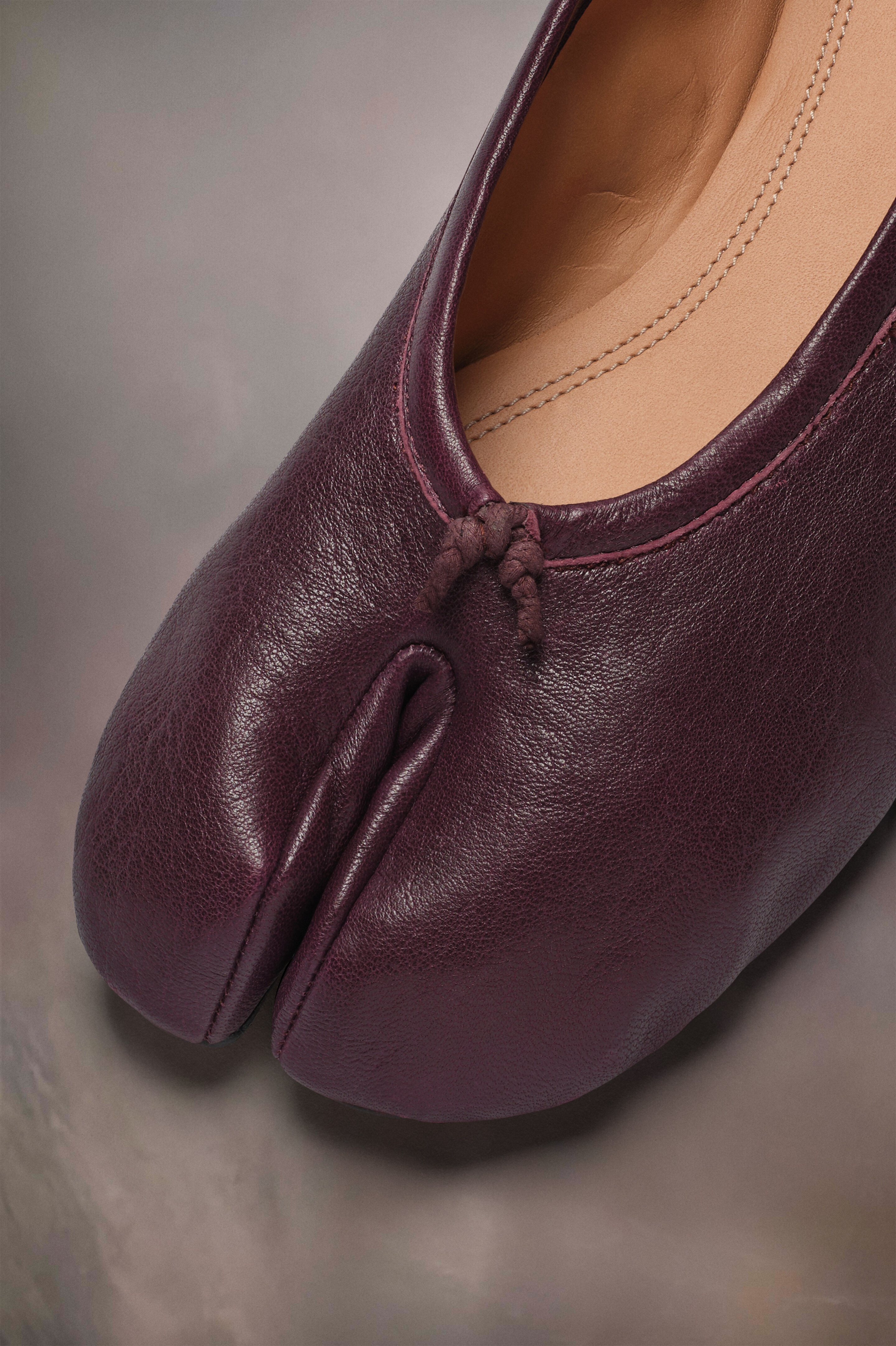 バレエシューズ MAISON MARGIELA Ballerina tabi maison margiela in nappa Maison Margiela WMNS Tabi Ballerina Flat - Black – Kith