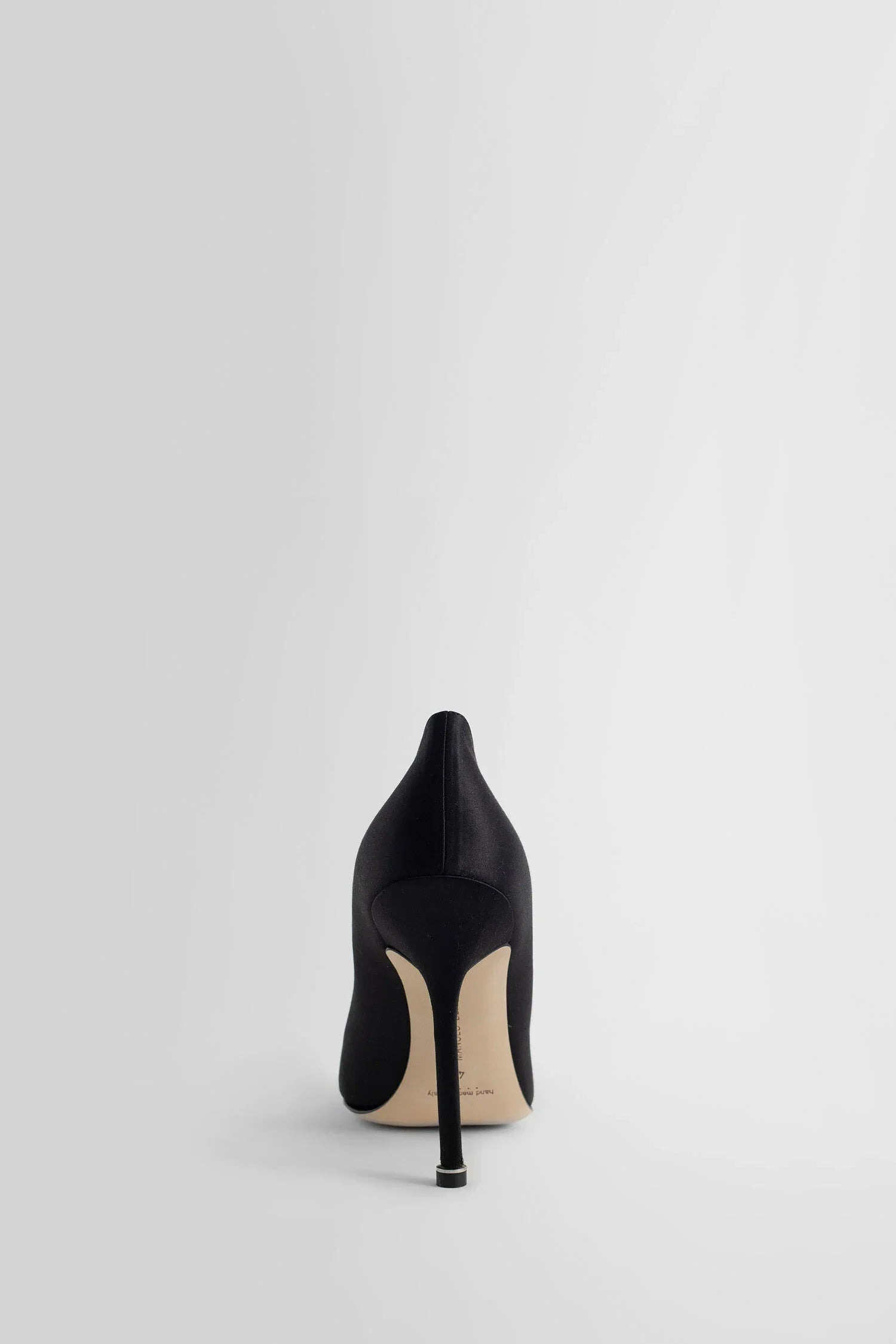 Manolo-Blahnik-Woman-Black-Pumps - 3