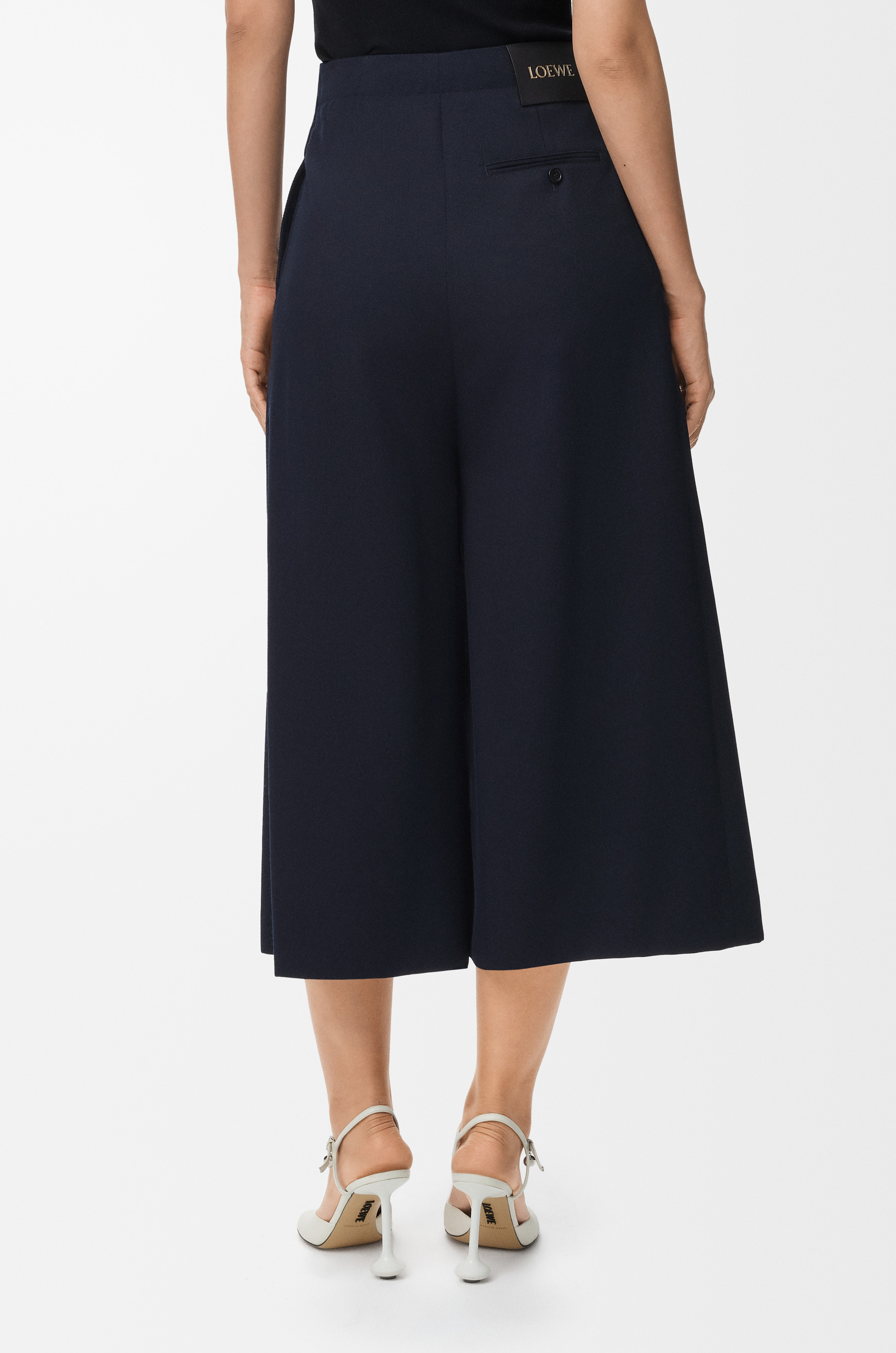 Cropped belted trousers in wool - 4