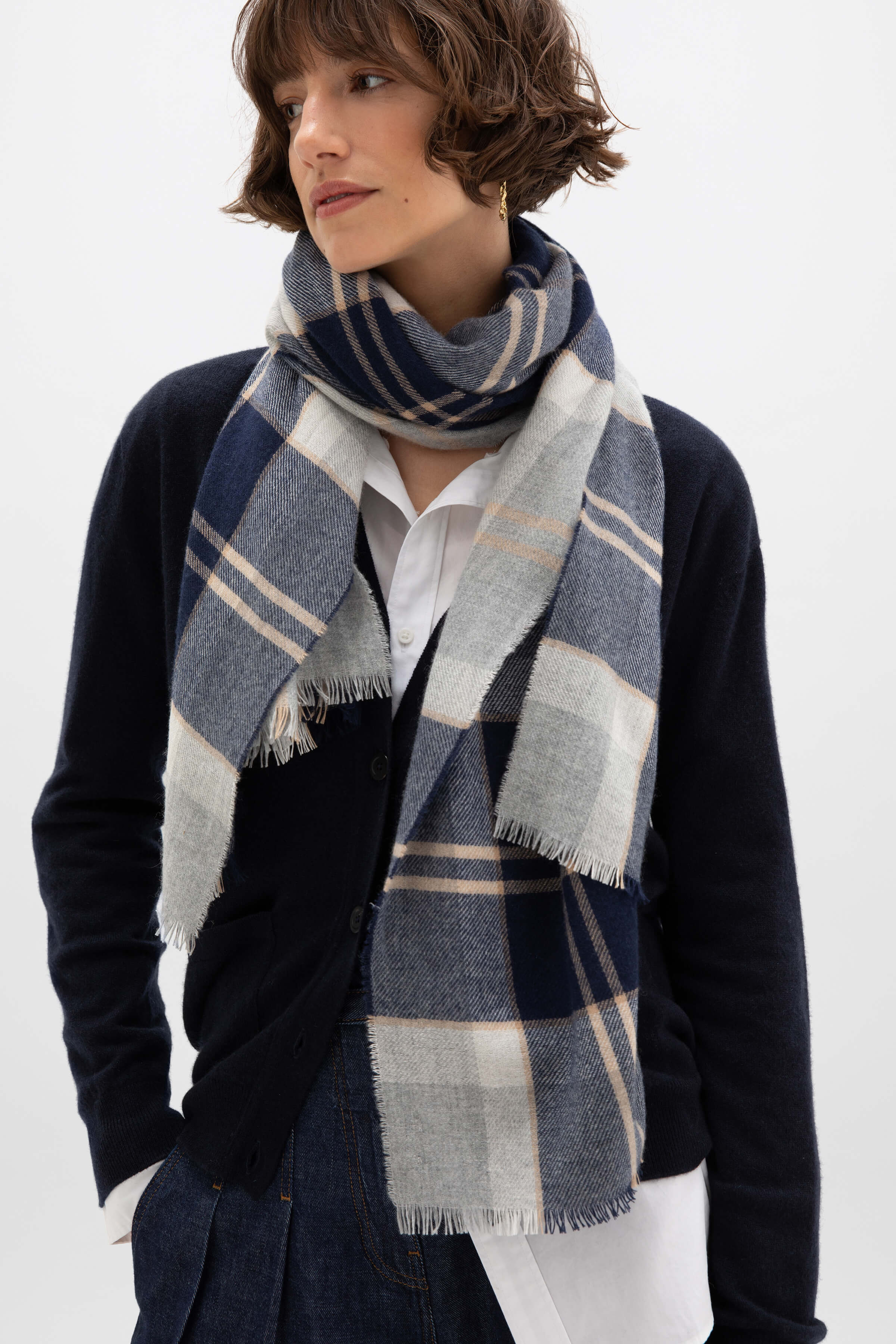 Lightweight Cashmere Silver Bannockbane Tartan Stole - 3