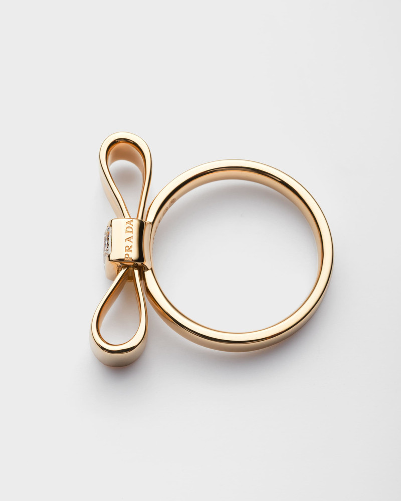 Eternal Gold Bow signet ring - Yellow gold with lab-created diamond 4