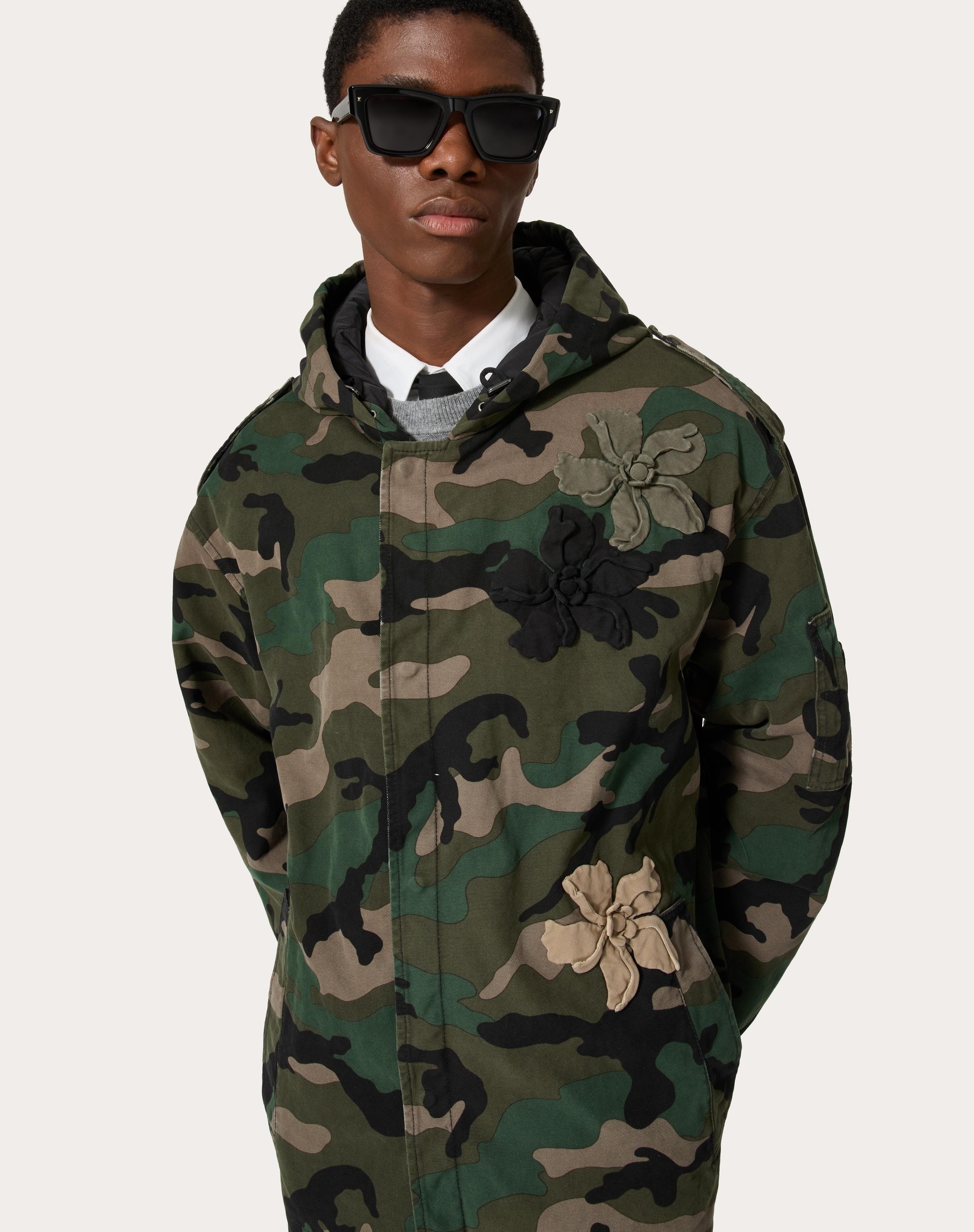 COTTON CABAN WITH HOOD AND EMBROIDERED CAMOUFLOWER PATCH - 5