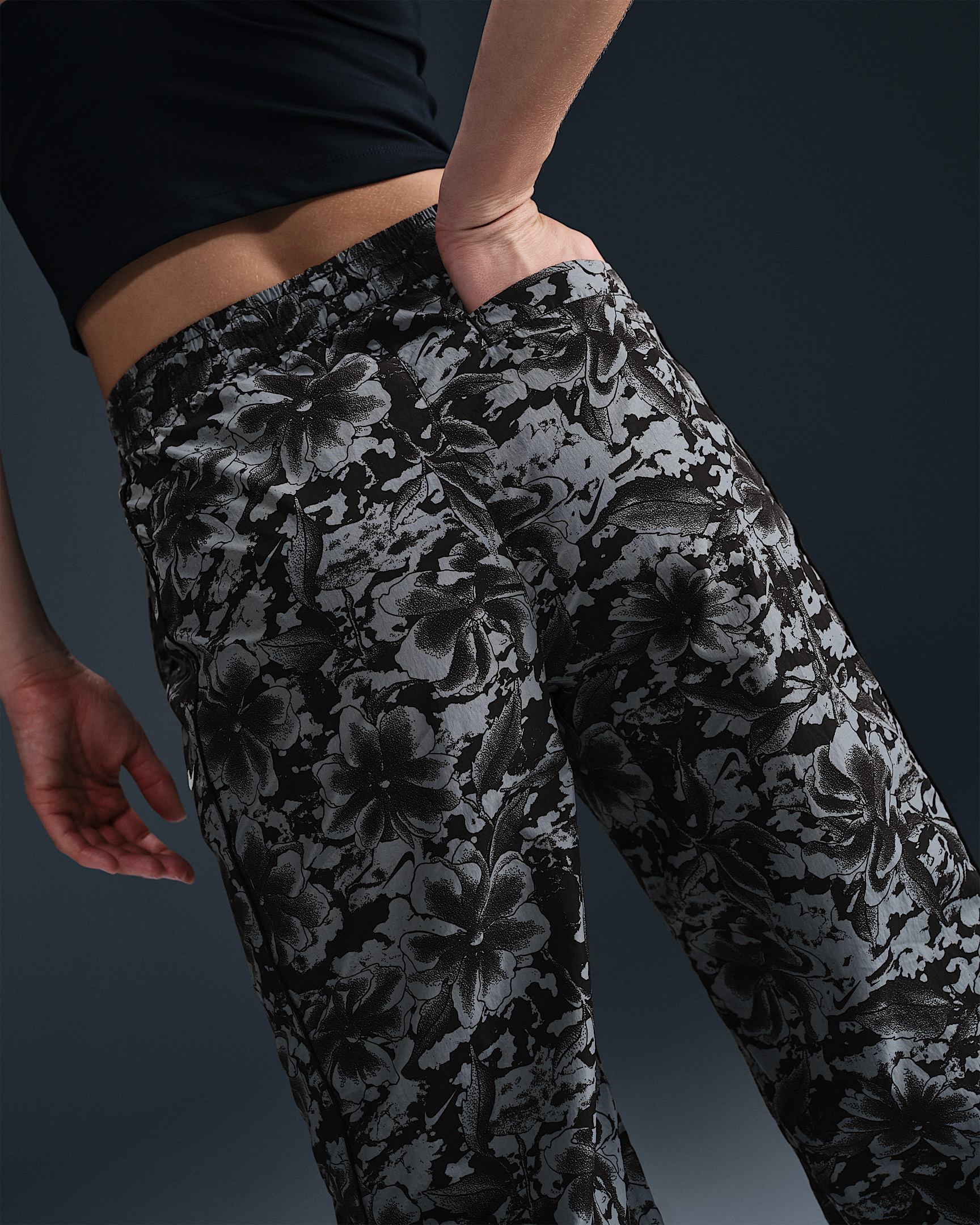 Nike Sportswear Windrunner Women's UV Protection Mid-Rise Woven Printed Pants - 3