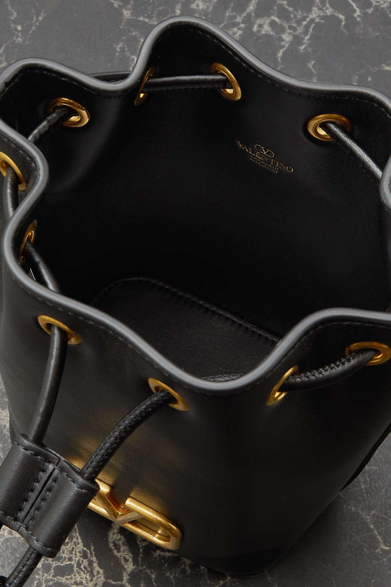 VALENTINO(ヴァレンティノ) Small Embellished Bucket Bag Valentino Garavani Carry Secrets Small embellished bucket