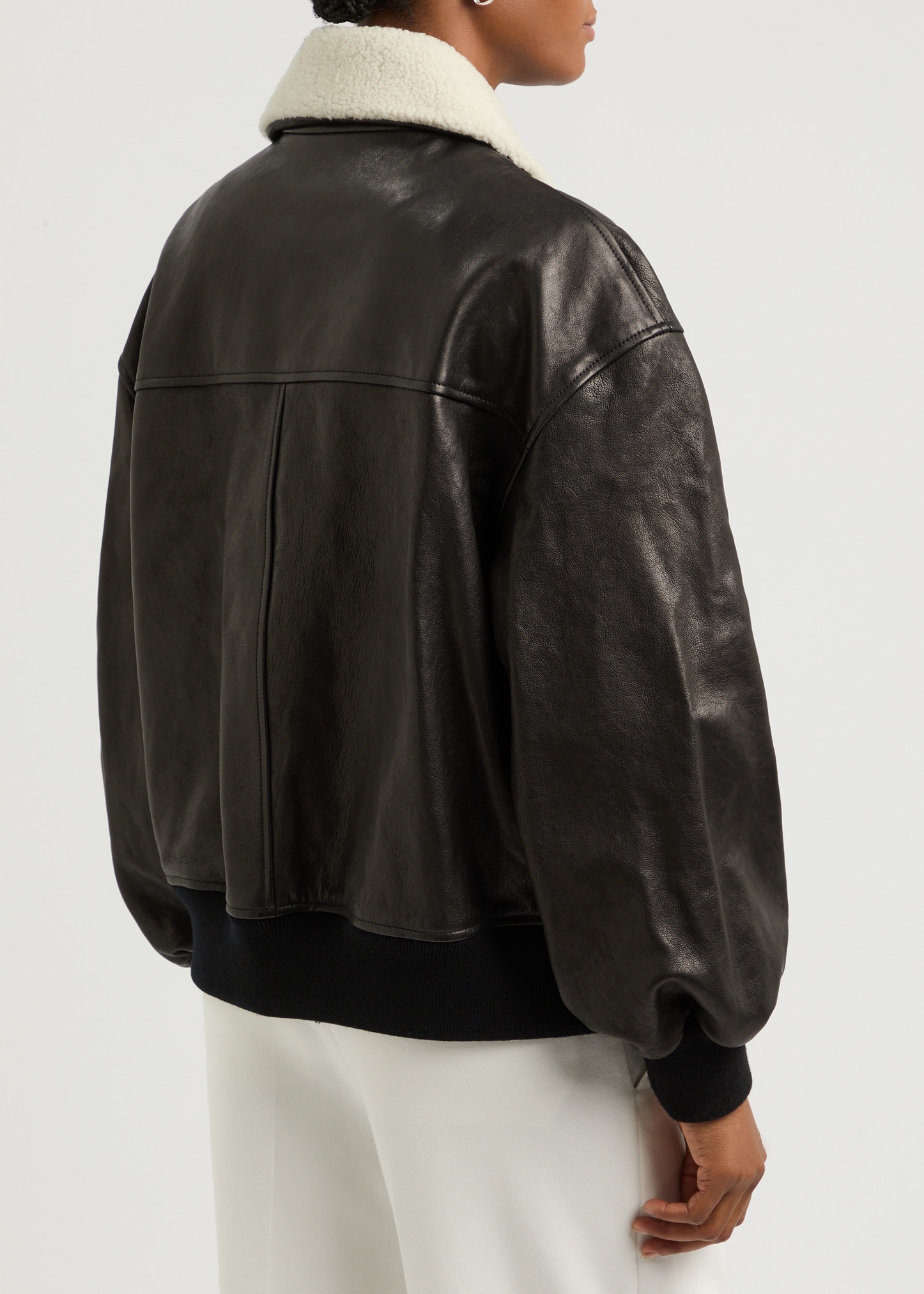 【関税込み】KHAITE ブラック Shellar レザージャケット Shellar Jacket in Black Leather – KHAITE