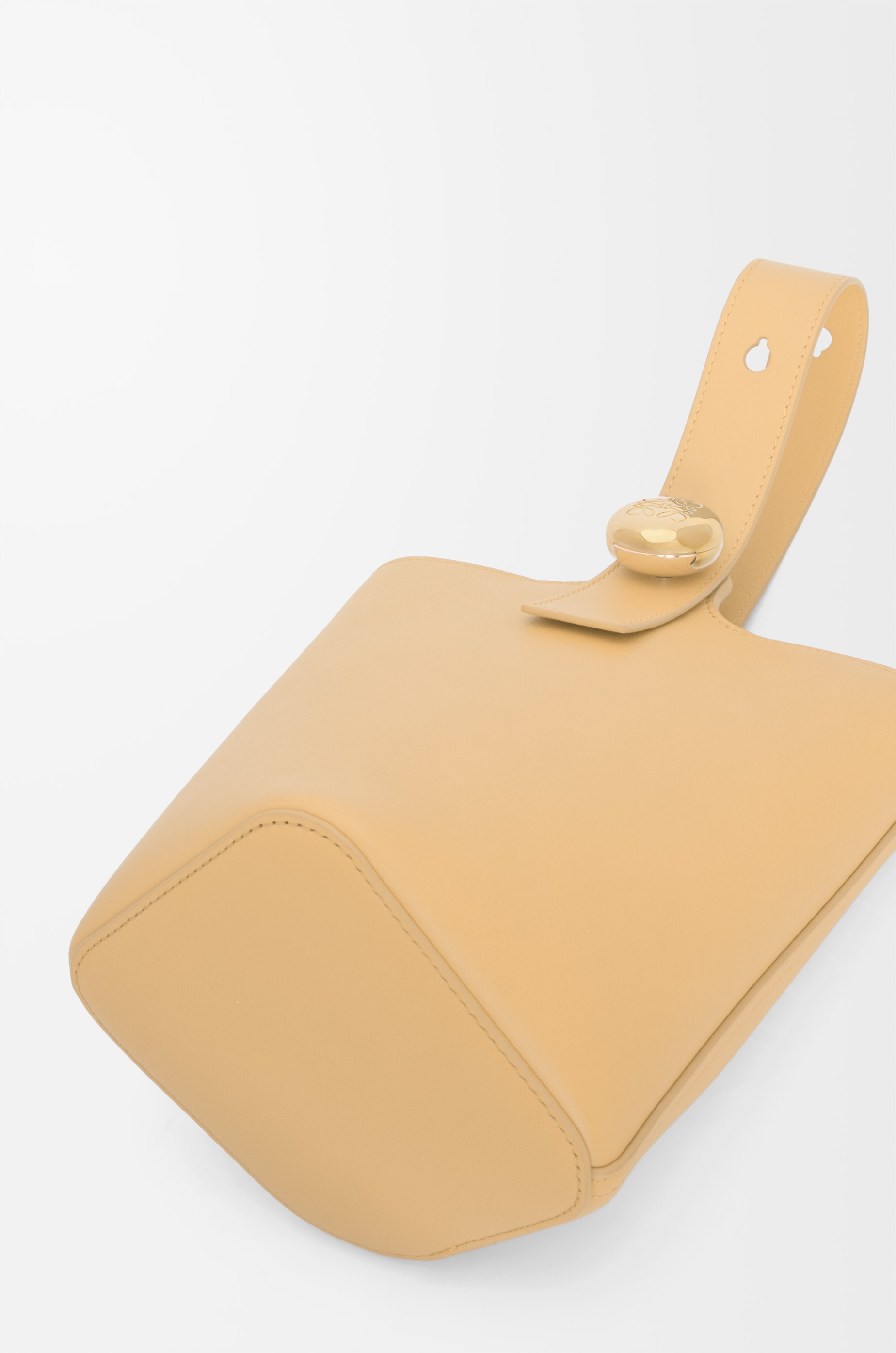 Mini Pebble bucket in smooth calfskin - 9