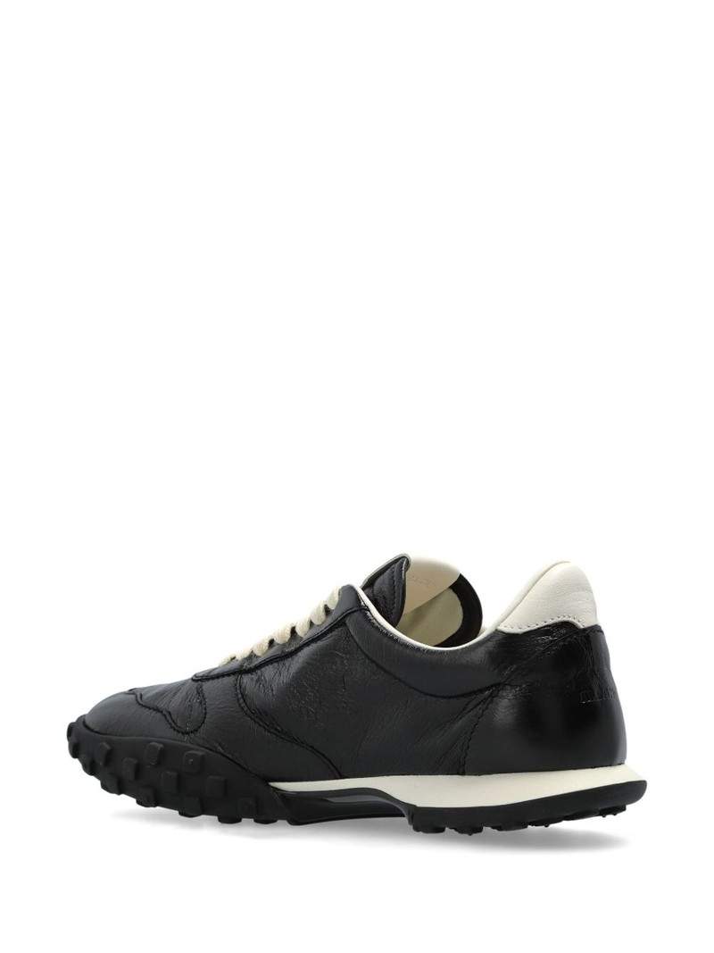 low-top sneakers 3