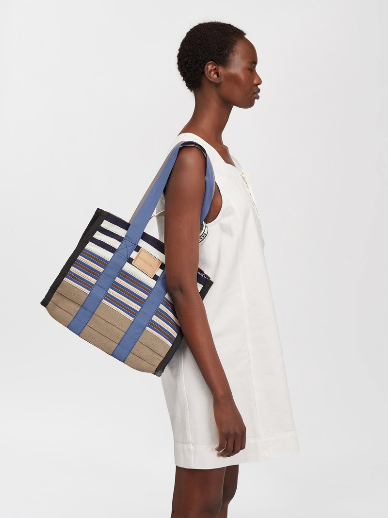 BOBBIE SMALL SQUARE TOTE 6