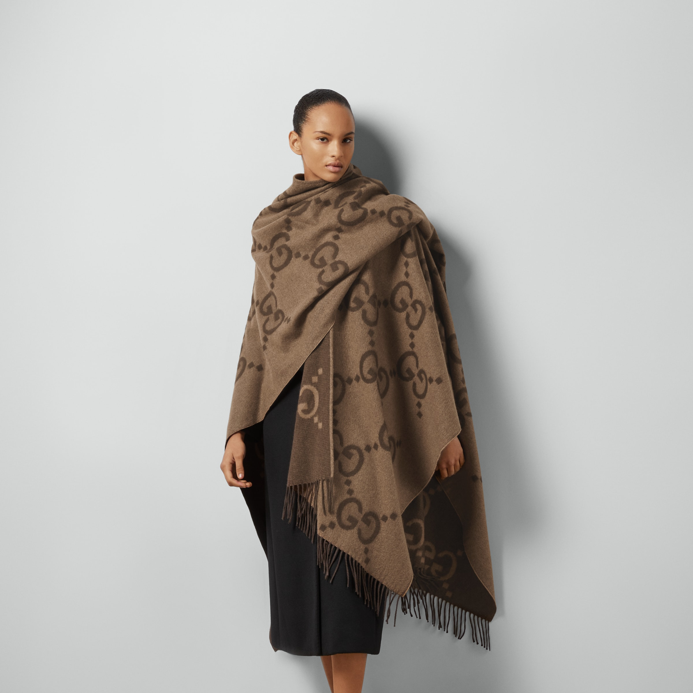 Reversible jumbo GG cashmere cape - 3