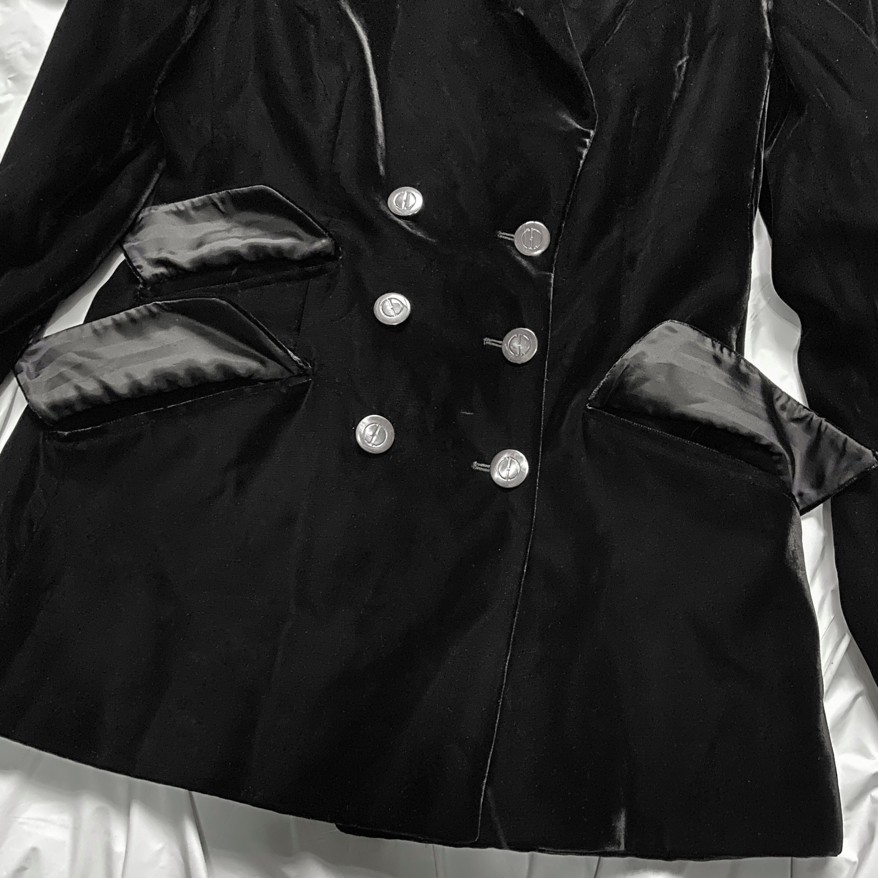 Gucci Fall 1995 Runway Velvet Double-Breasted Blazer 40 - 7