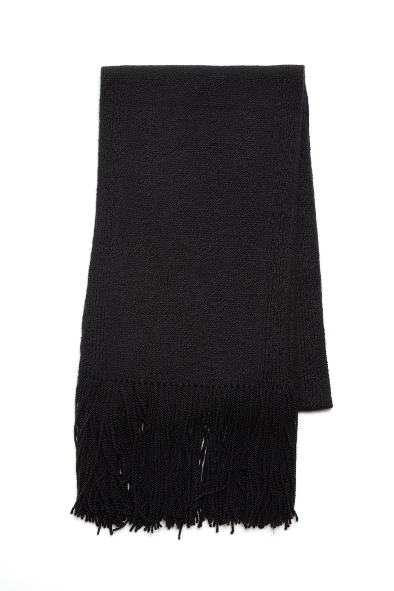Staffordshire Knit Scarf in Black Cashmere 1