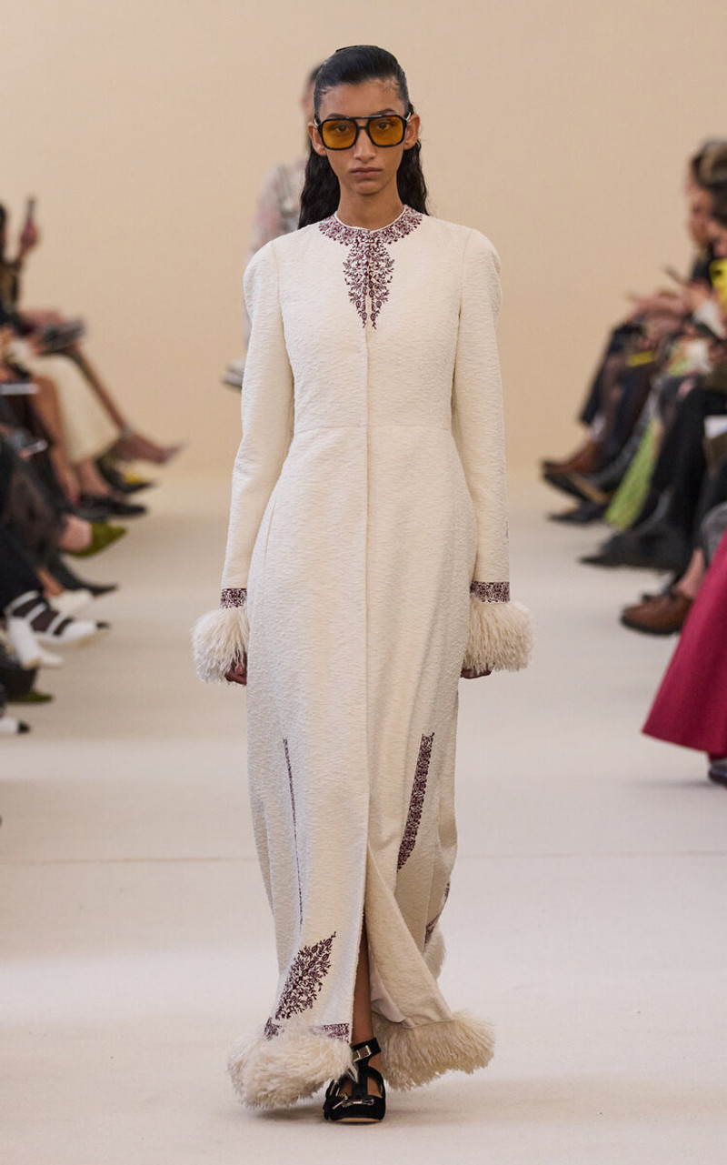 GIAMBATTISTA VALLI Shearling-Trimmed Bouclé Coat ivory outlook