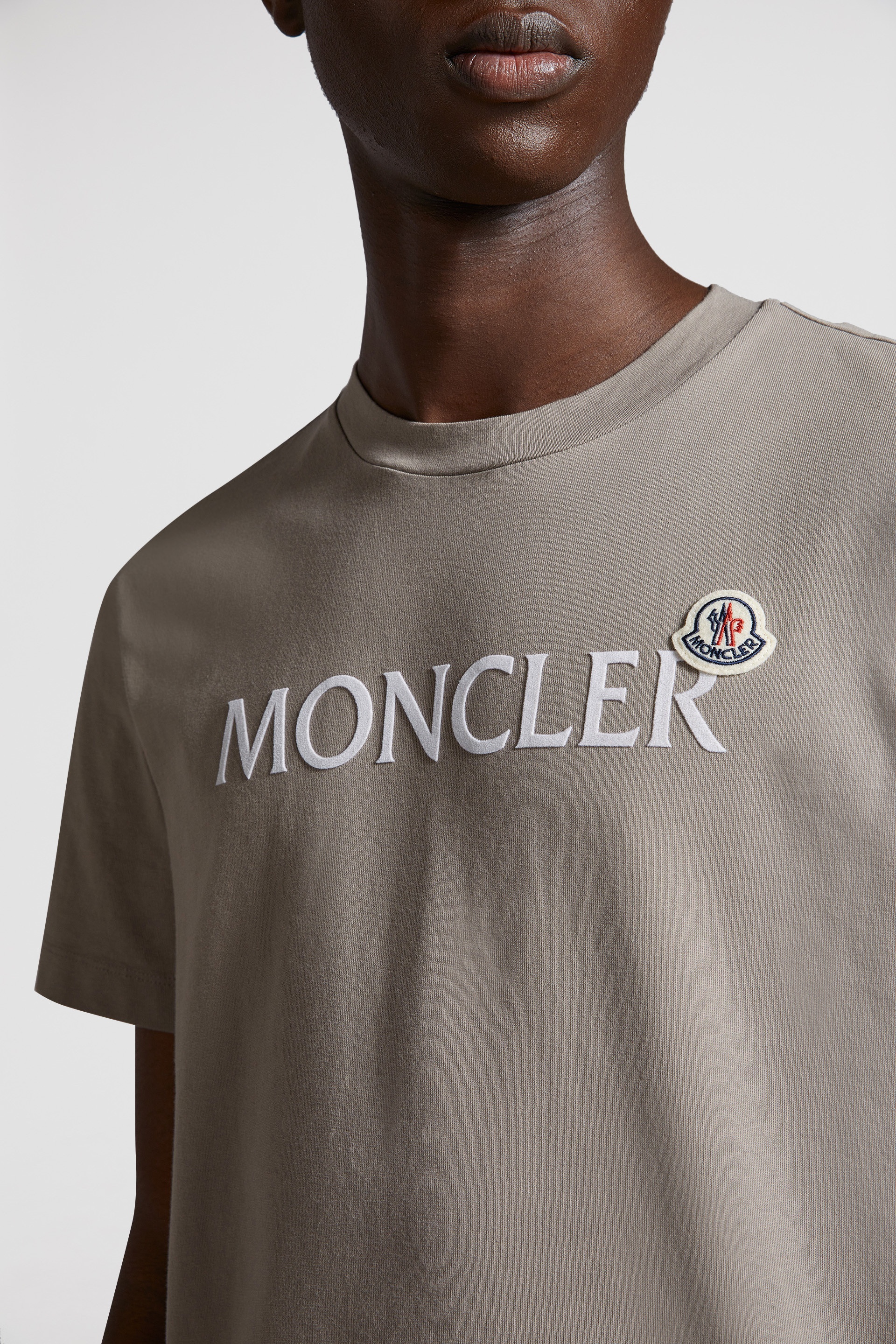 ●MONCLER ●Tシャツ Flocked Logo Cotton T-Shirt Moncler flocked-logo Cotton T-shirt | White | FARFETCH AZ