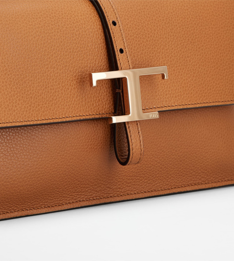 T TIMELESS FLAP BAG IN LEATHER MINI - BROWN 5