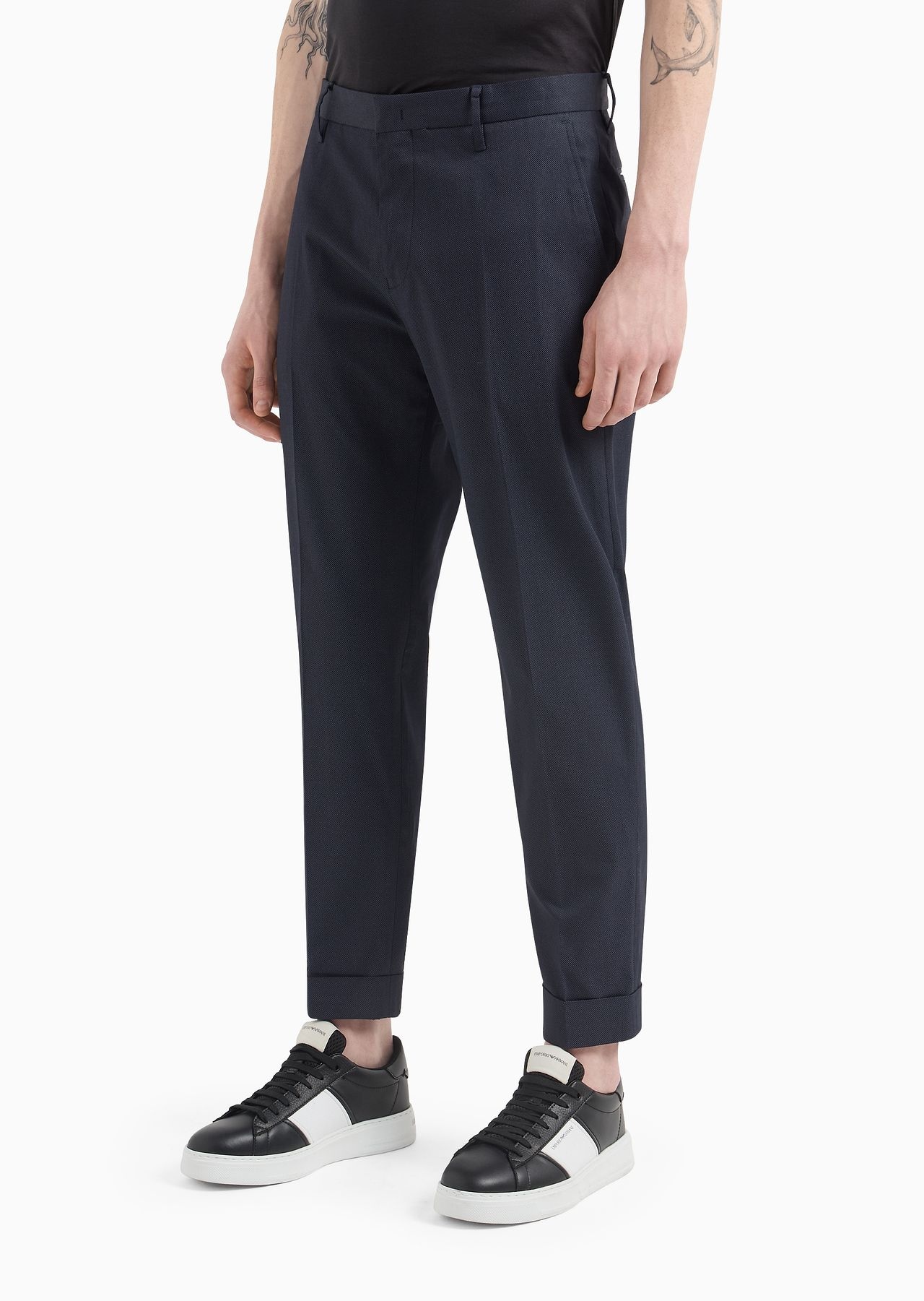 Micro-textured chinos with turn-ups - 2