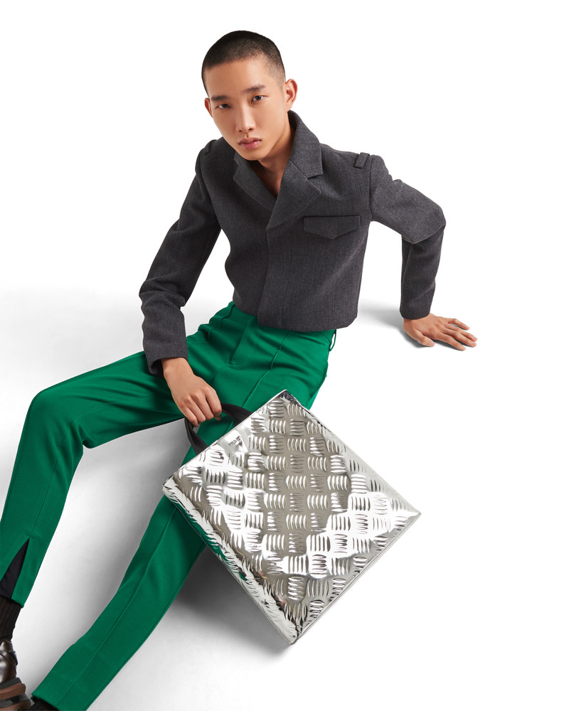 Brushed leather tote bag with water bottle 3