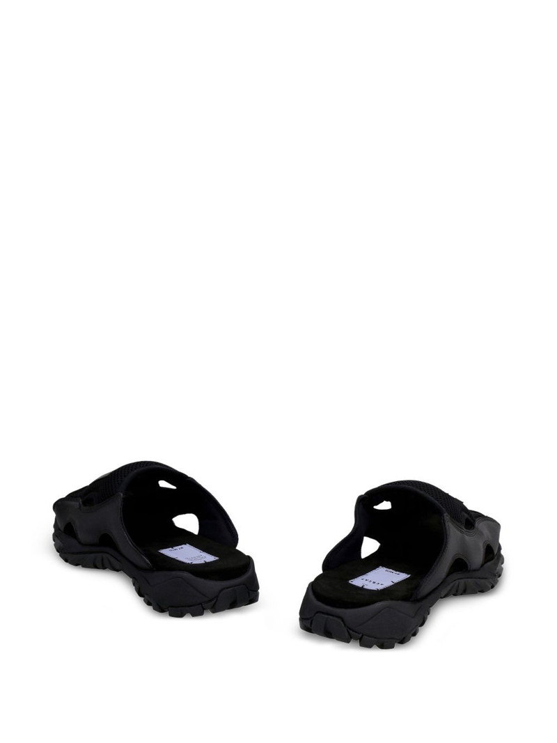 SLIPPERS 3