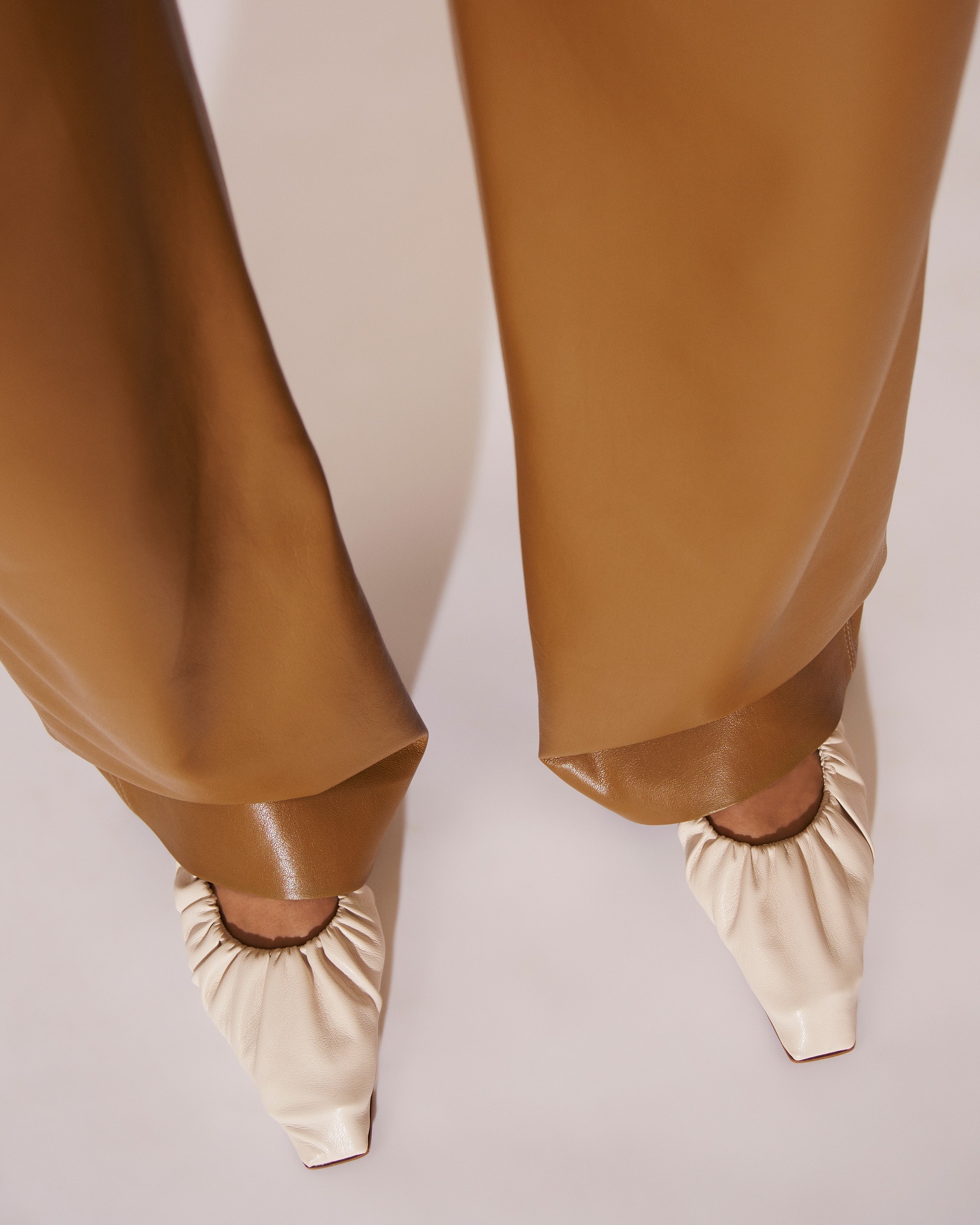 MATANGI - Ruched vegan leather flats - Off white - 6