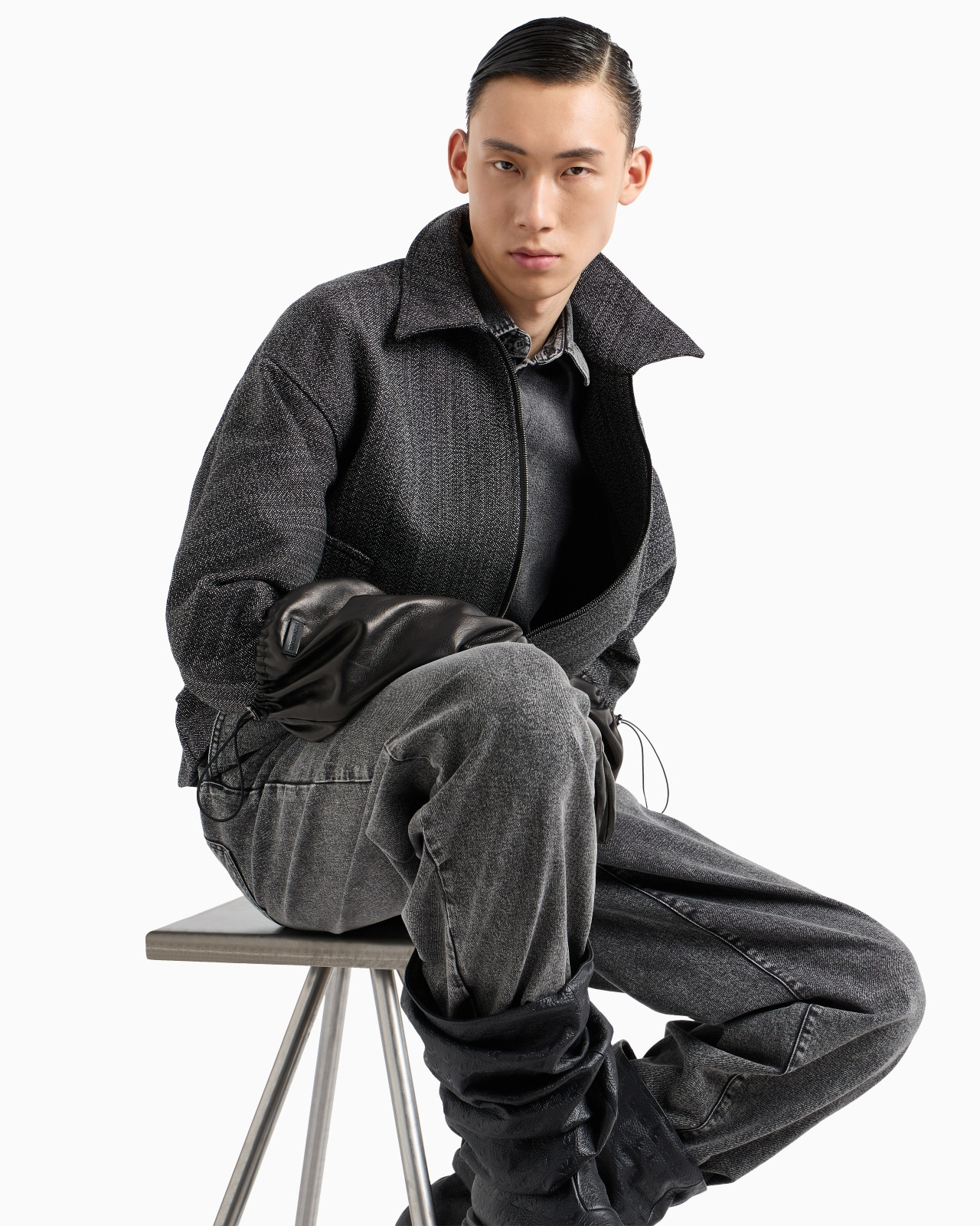 Garment-treated denim jeans with darts - 6