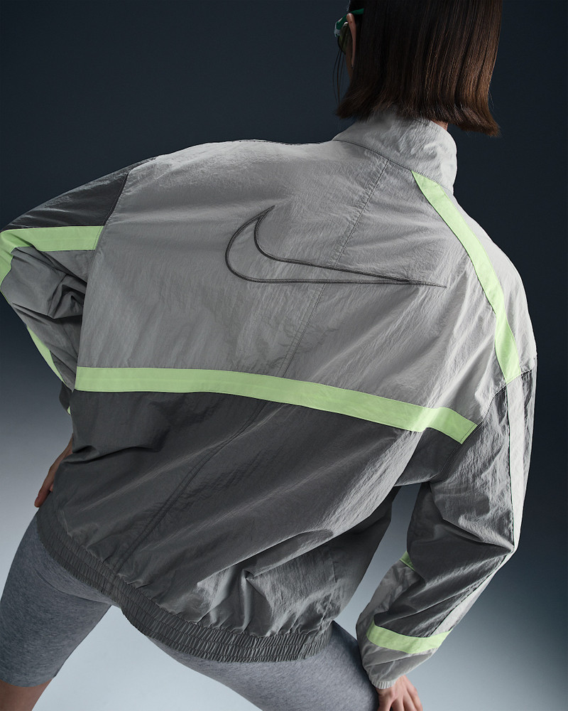 Nike Nike Sportswear Women's Oversized Woven Jacket outlook